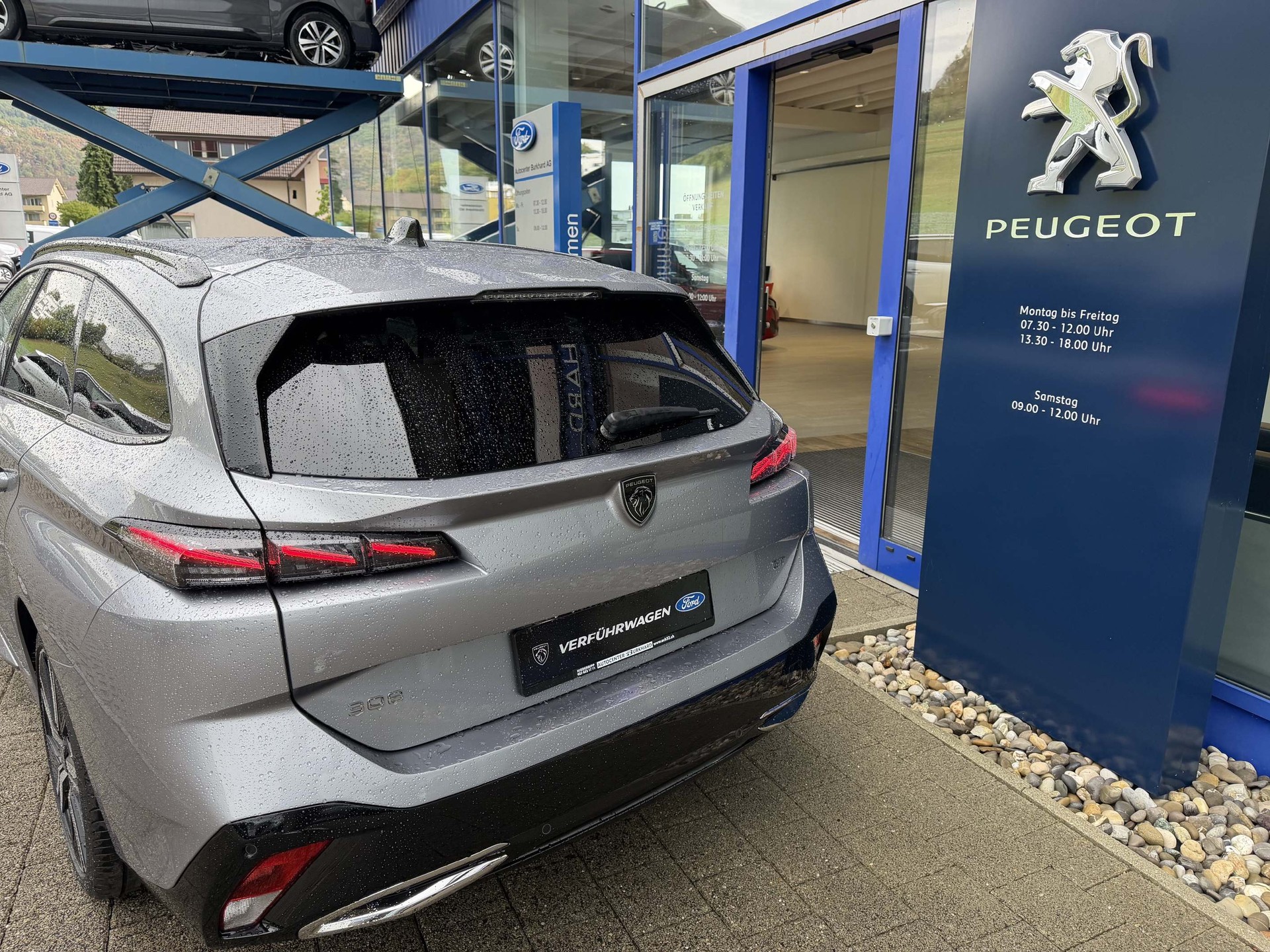 PEUGEOT 308 SW 1.2 Hybrid GT *5 Jahre Werksgarantie*-image-3