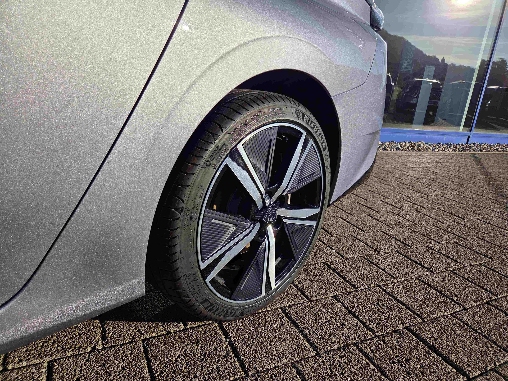 PEUGEOT 308 SW 1.2 Hybrid GT *5 Jahre Werksgarantie*-image-6