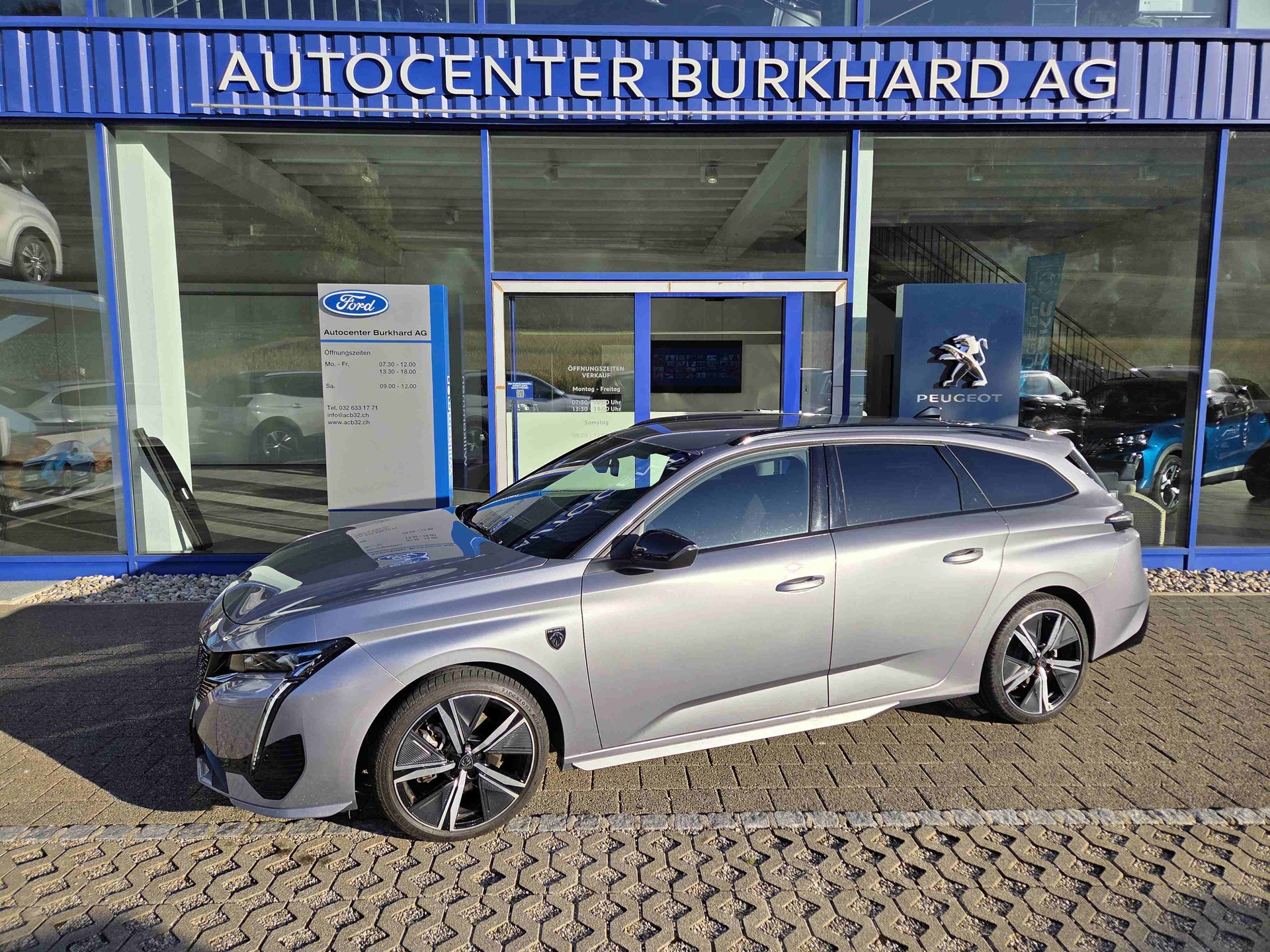 PEUGEOT 308 SW 1.2 Hybrid GT *5 Jahre Werksgarantie*-image-0
