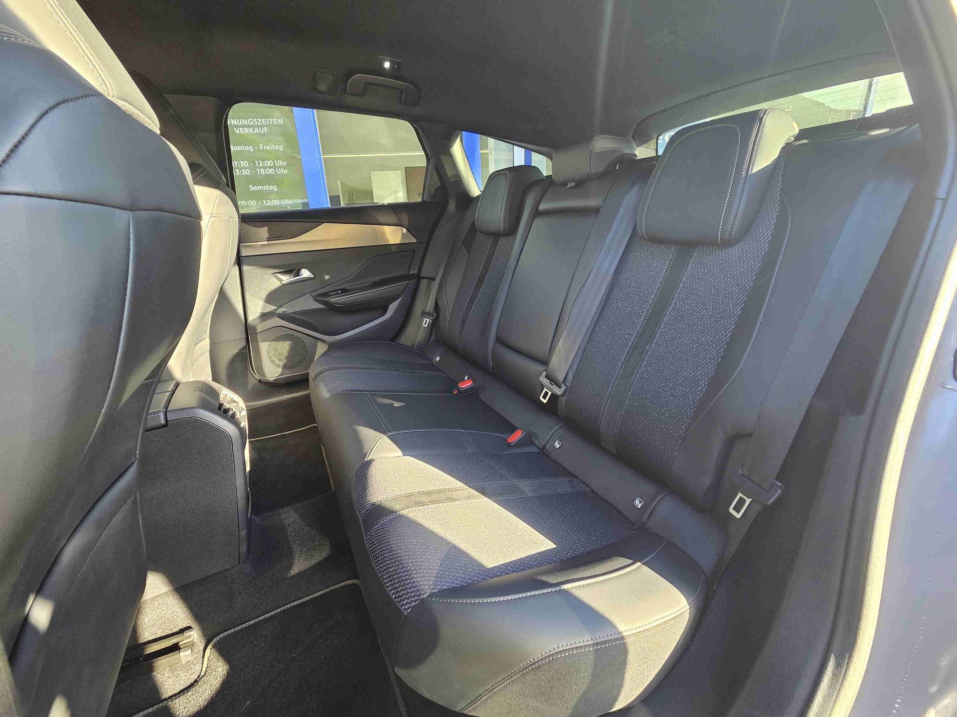 PEUGEOT 308 SW 1.2 Hybrid GT *5 Jahre Werksgarantie*-image-9