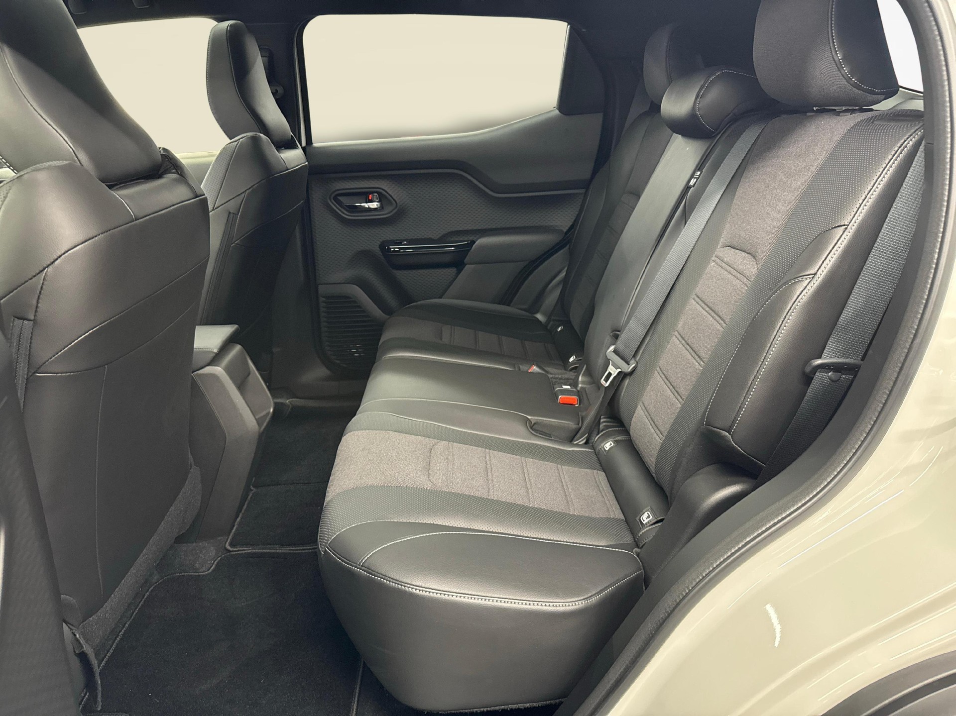 TOYOTA Urban Cruiser Premium AWD-image-8