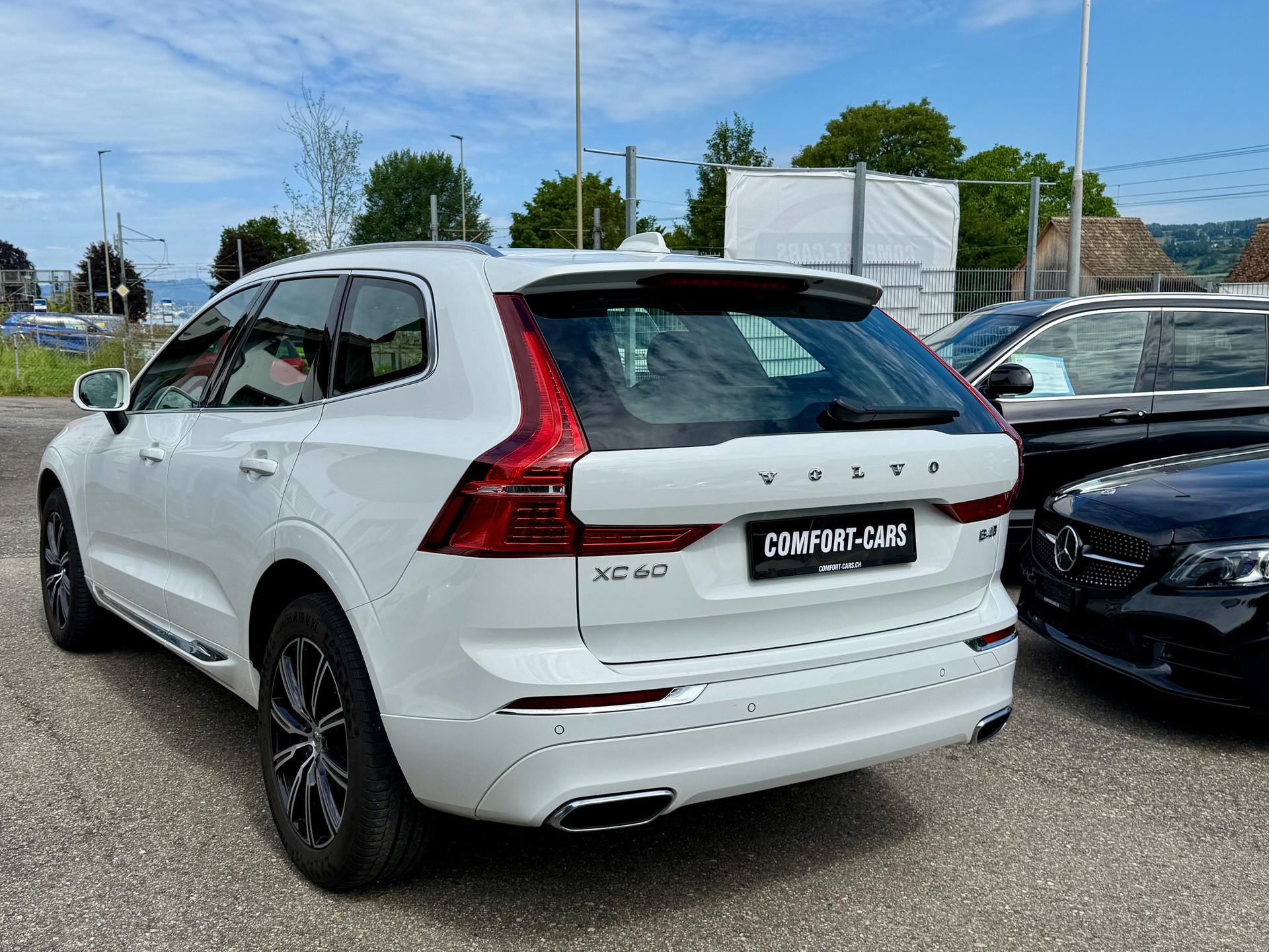 VOLVO XC60 B4 Diesel Mild Hybrid AWD Inscription Geartronic-image-4