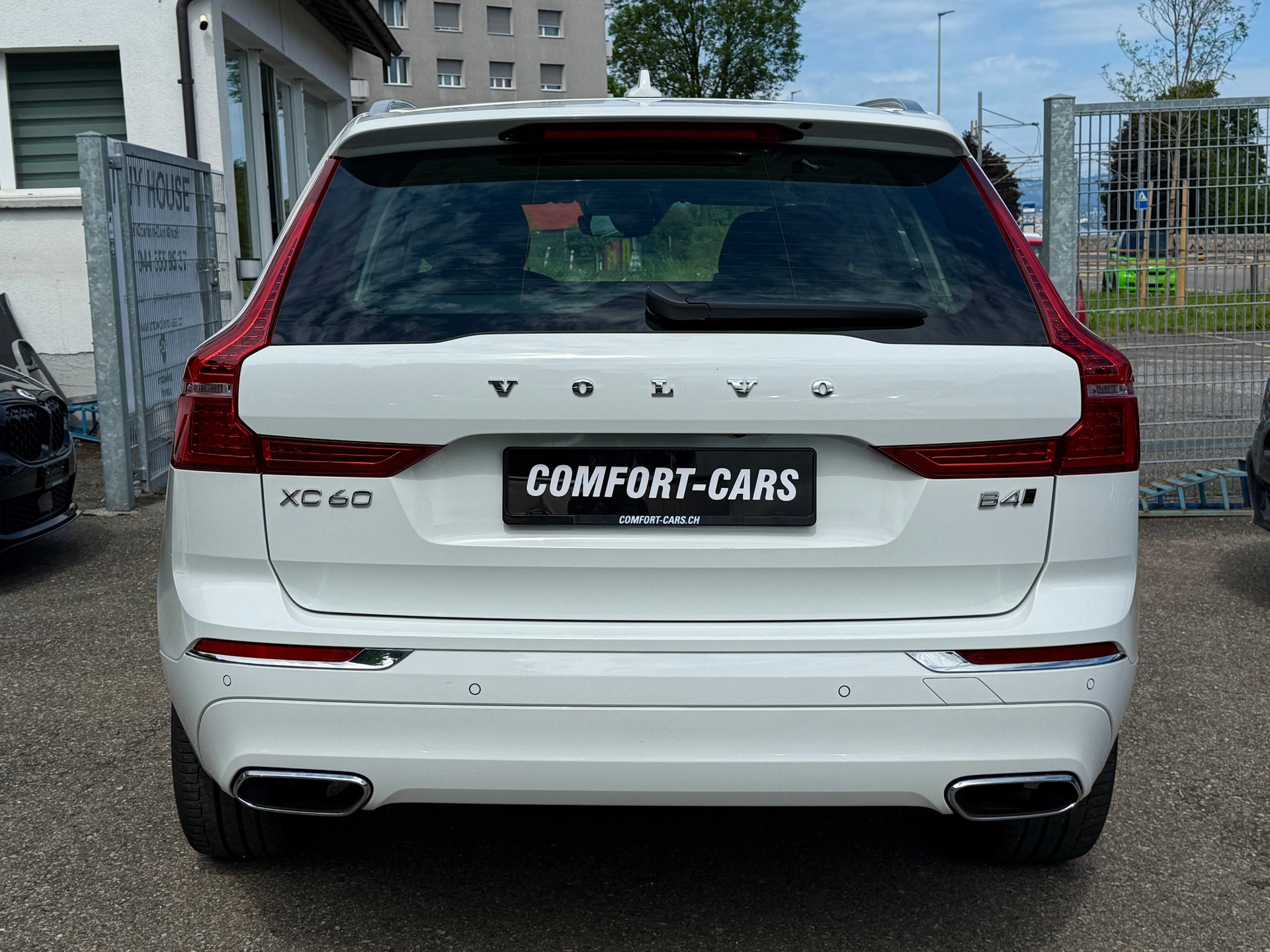 VOLVO XC60 B4 Diesel Mild Hybrid AWD Inscription Geartronic-showroom-element-3