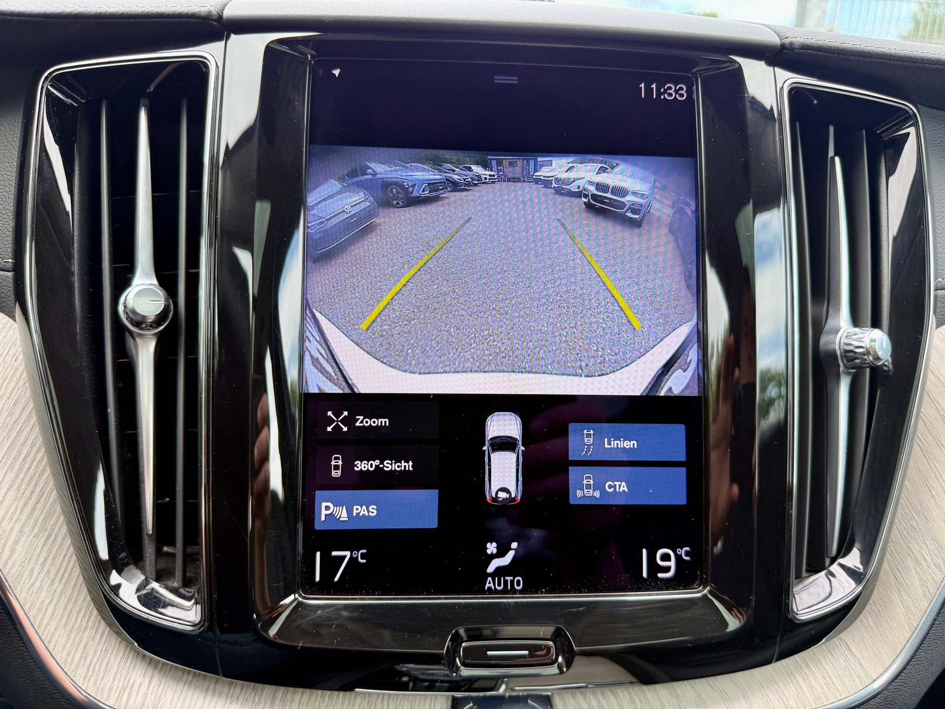VOLVO XC60 B4 Diesel Mild Hybrid AWD Inscription Geartronic-image-24