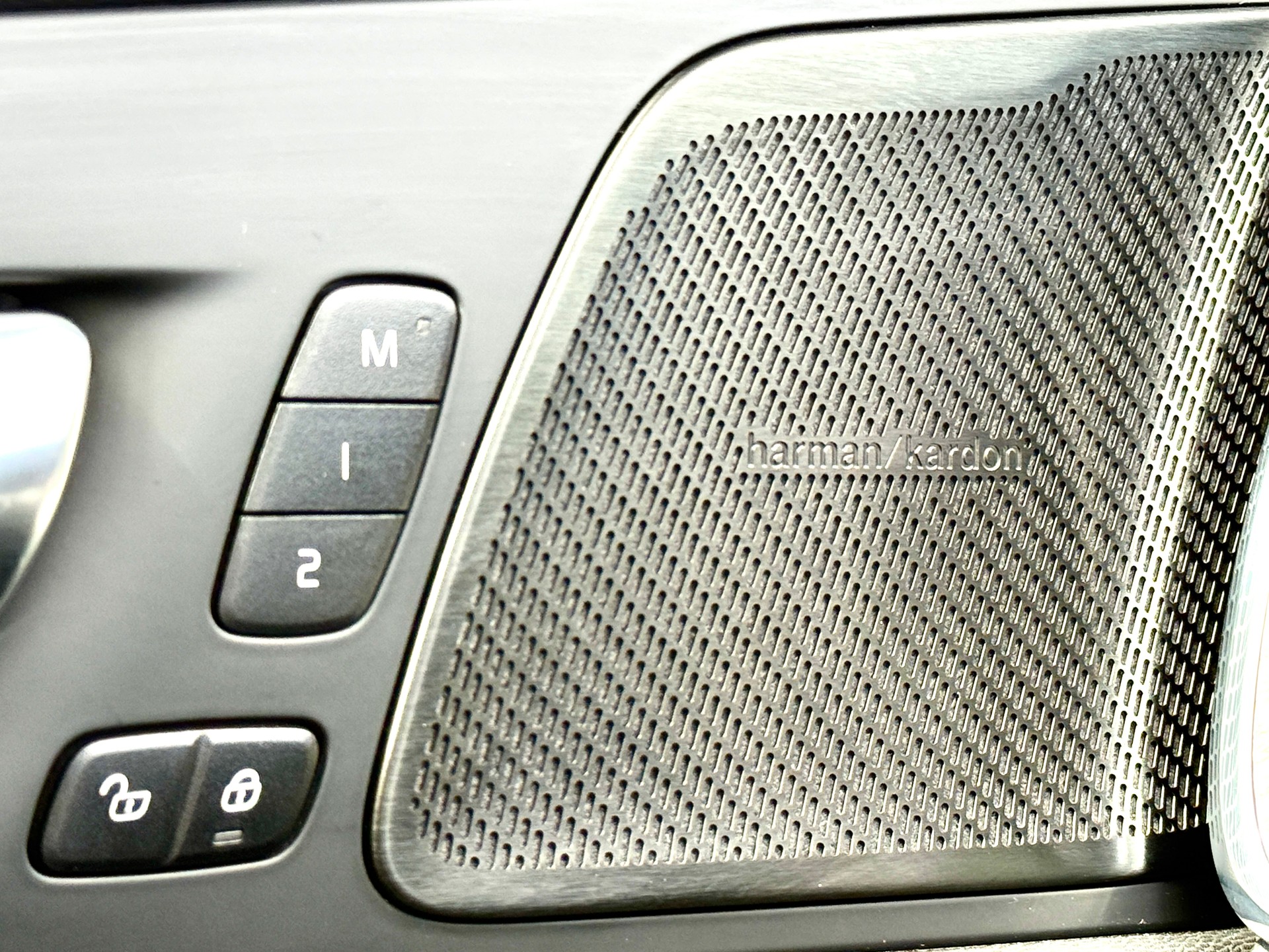 VOLVO XC60 B4 Diesel Mild Hybrid AWD Inscription Geartronic-image-17