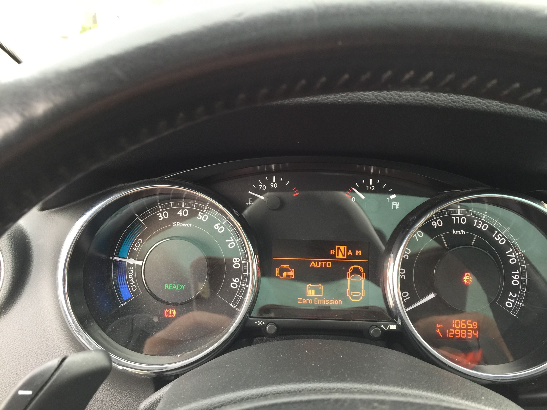 PEUGEOT 3008 HYbrid4 2.0 HDI ETG6-image-13
