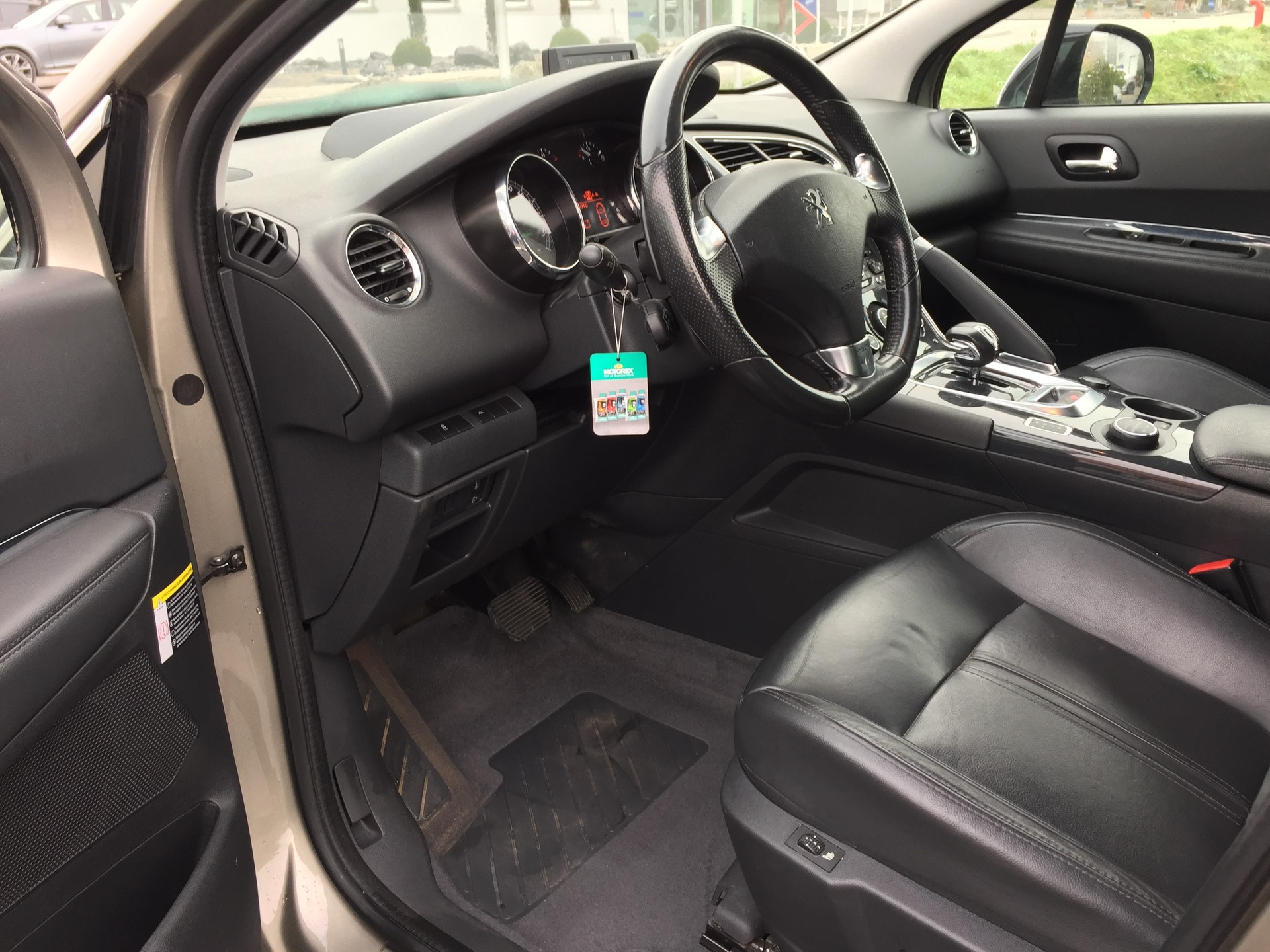 PEUGEOT 3008 HYbrid4 2.0 HDI ETG6-image-6