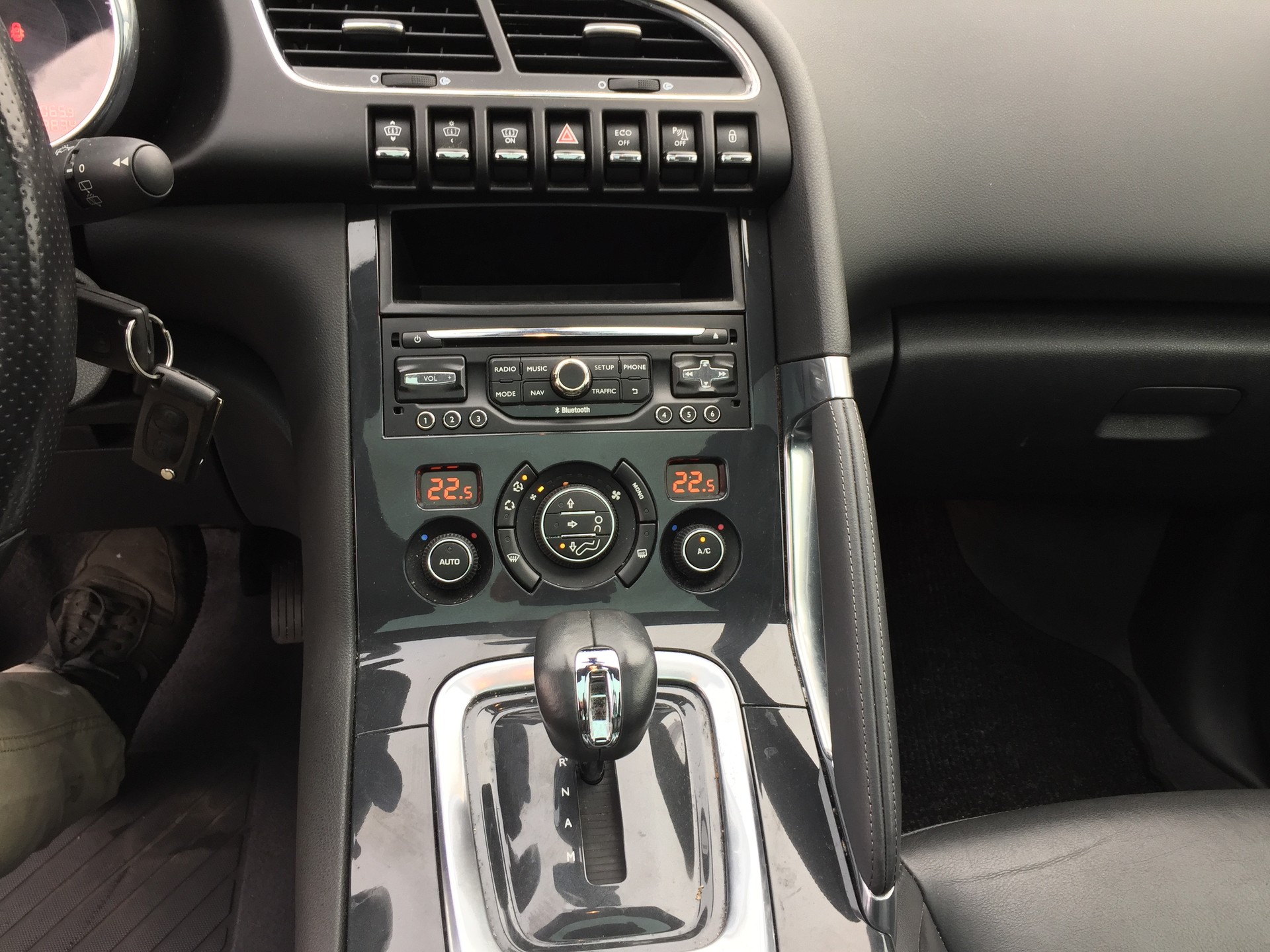 PEUGEOT 3008 HYbrid4 2.0 HDI ETG6-image-10