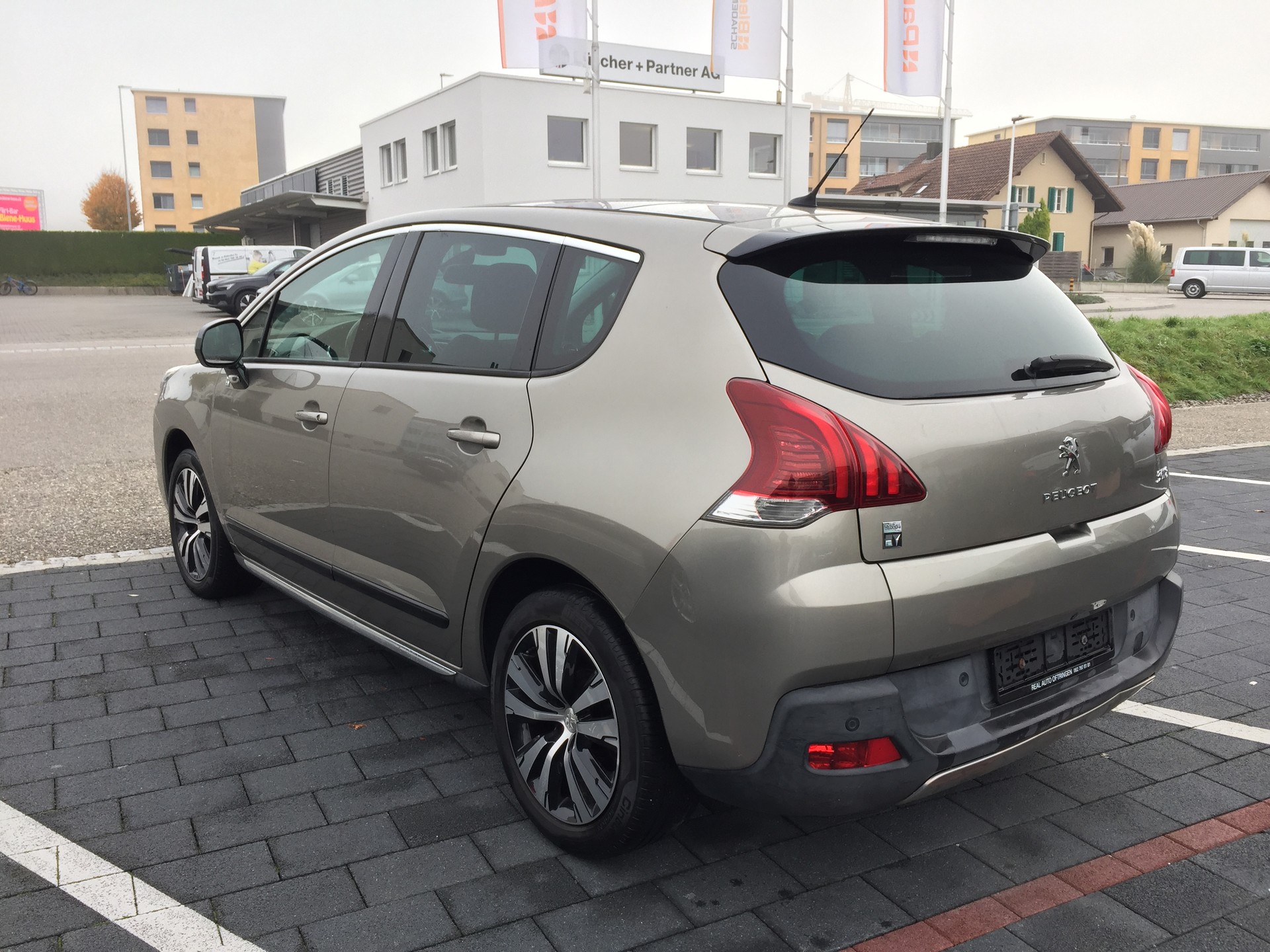 PEUGEOT 3008 HYbrid4 2.0 HDI ETG6-image-4