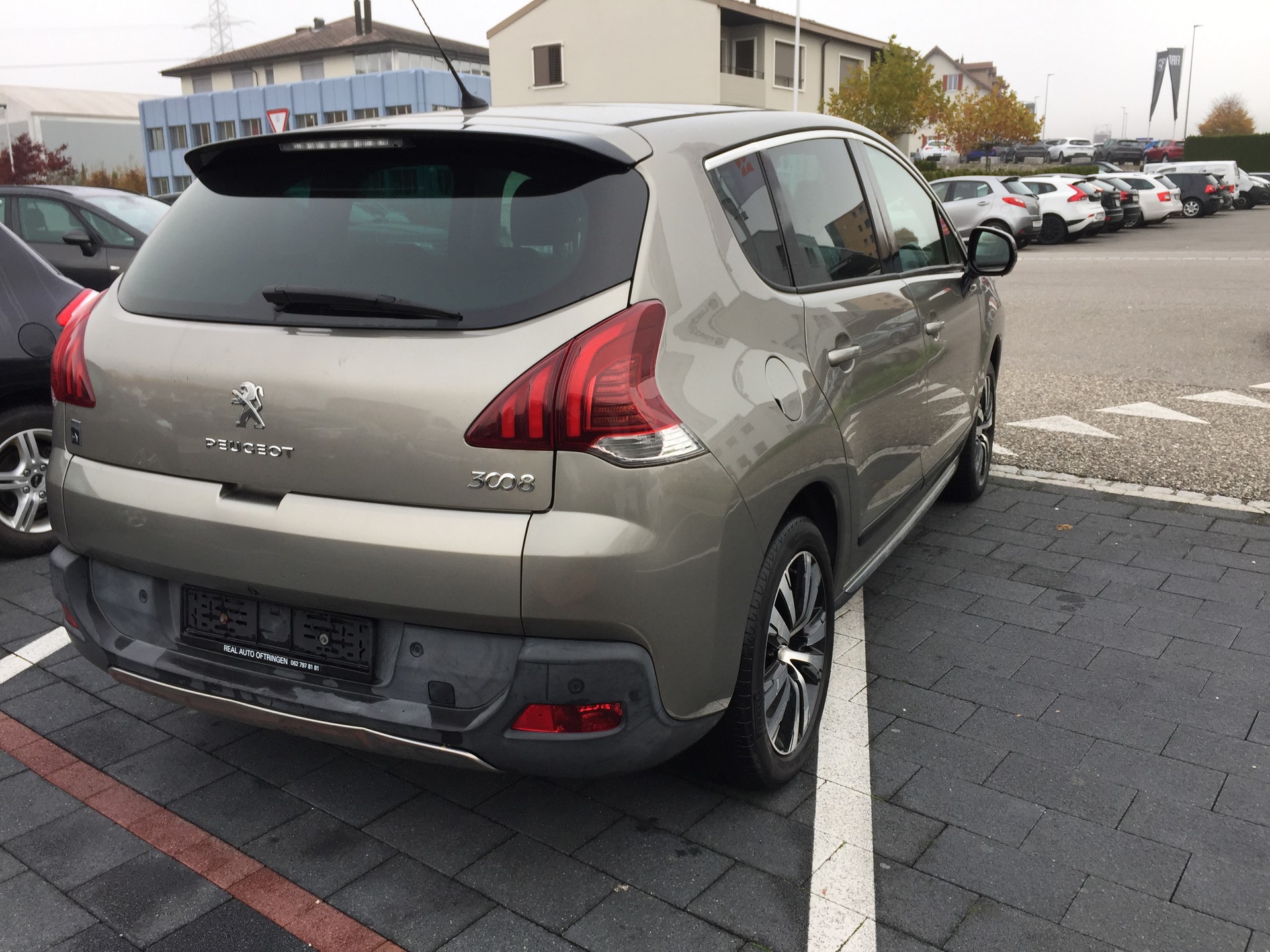 PEUGEOT 3008 HYbrid4 2.0 HDI ETG6-image-2