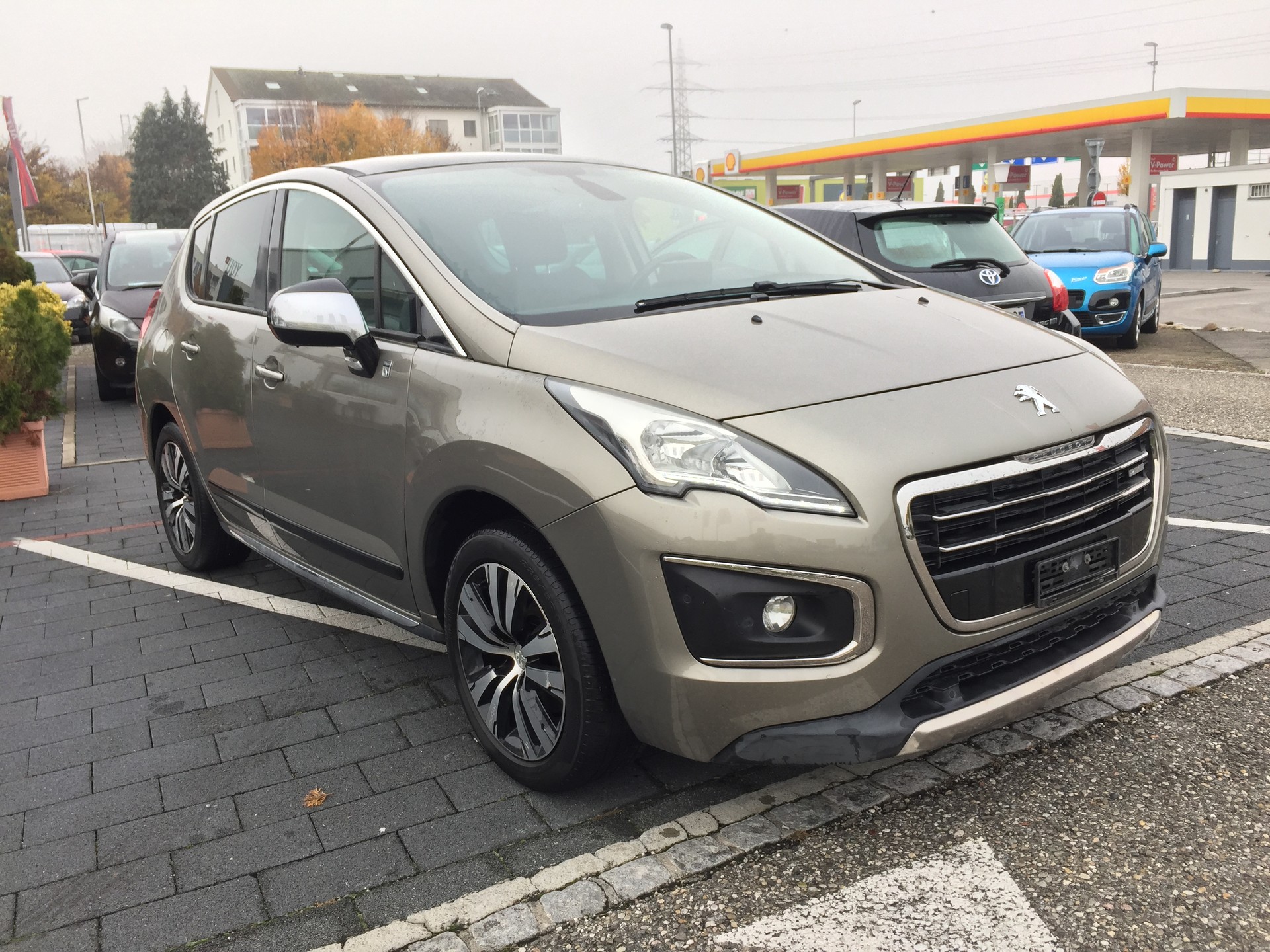 PEUGEOT 3008 HYbrid4 2.0 HDI ETG6-image-1