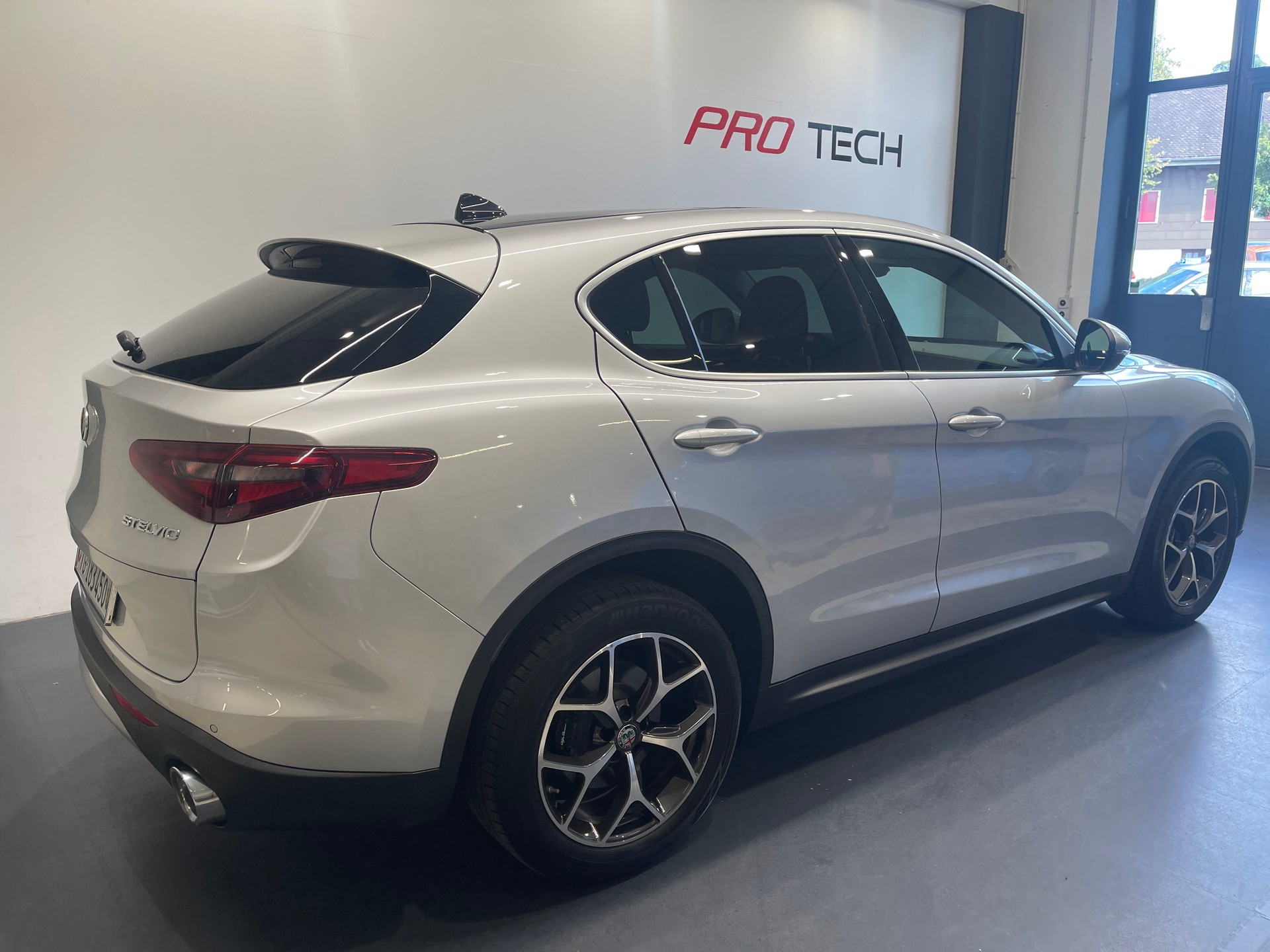 ALFA ROMEO Stelvio 2.0 Executive Q4 Automatic-image-4