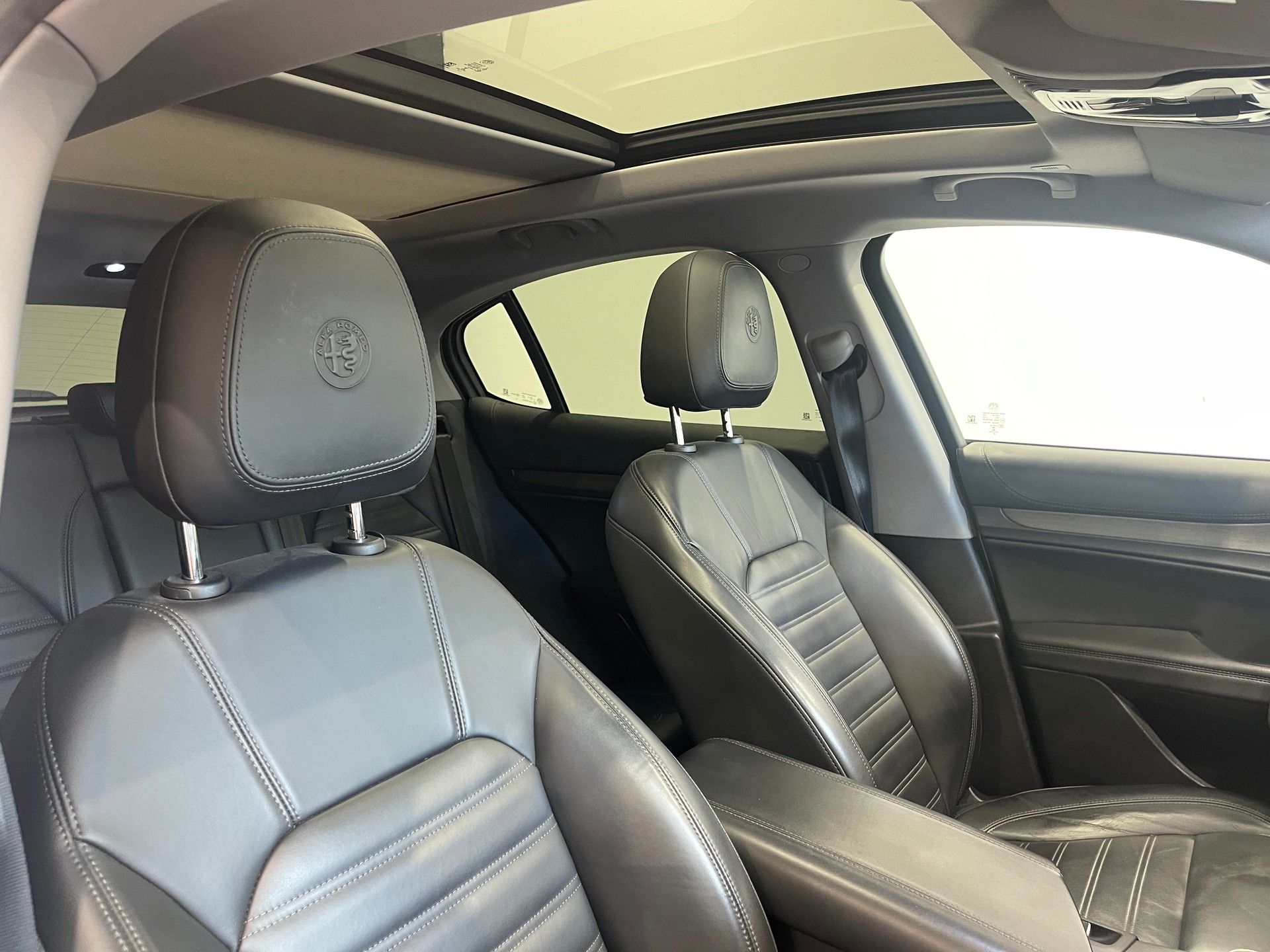 ALFA ROMEO Stelvio 2.0 Executive Q4 Automatic-image-12