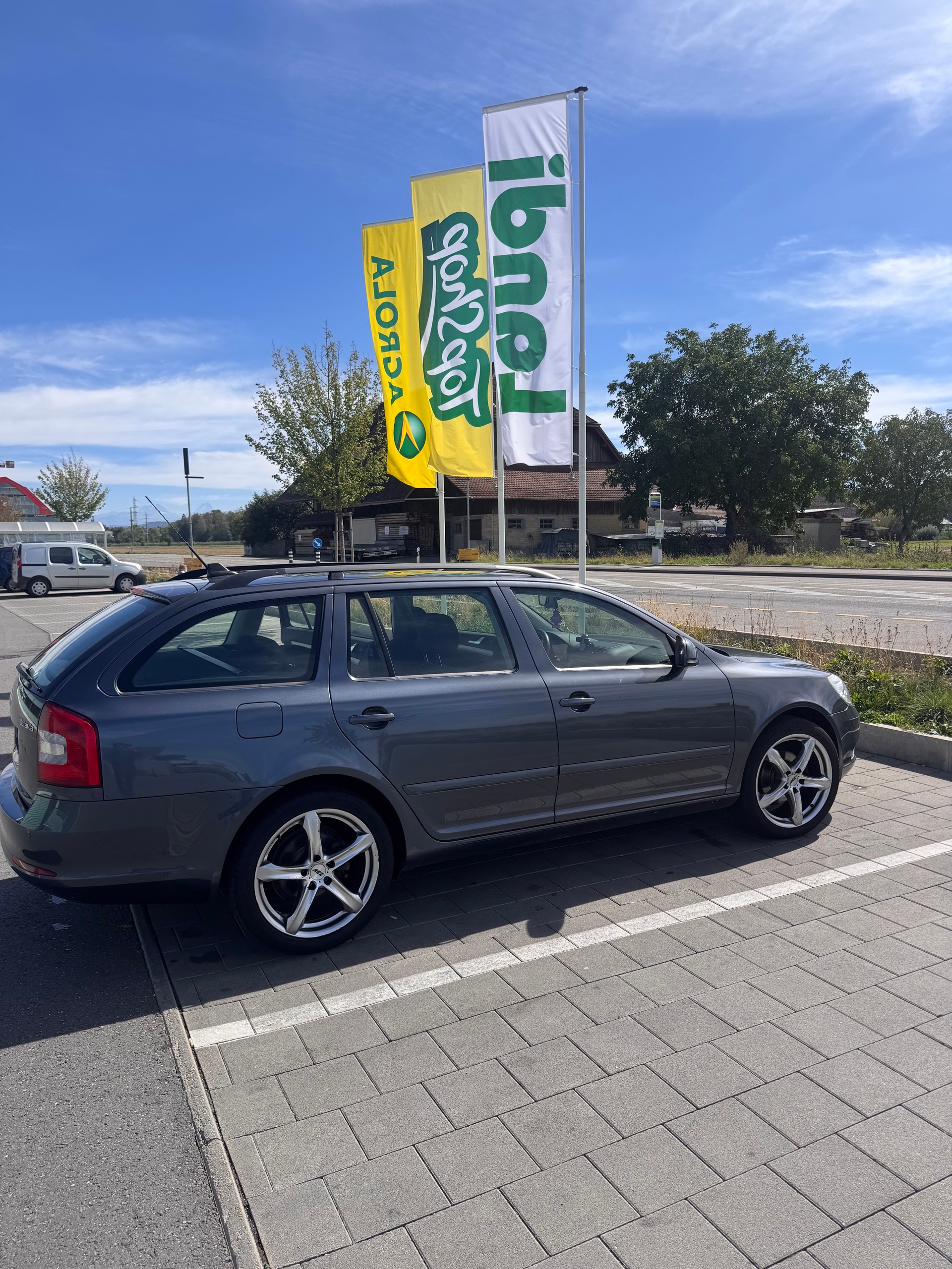 SKODA 1.6 TSI Elegance DSG-image-4
