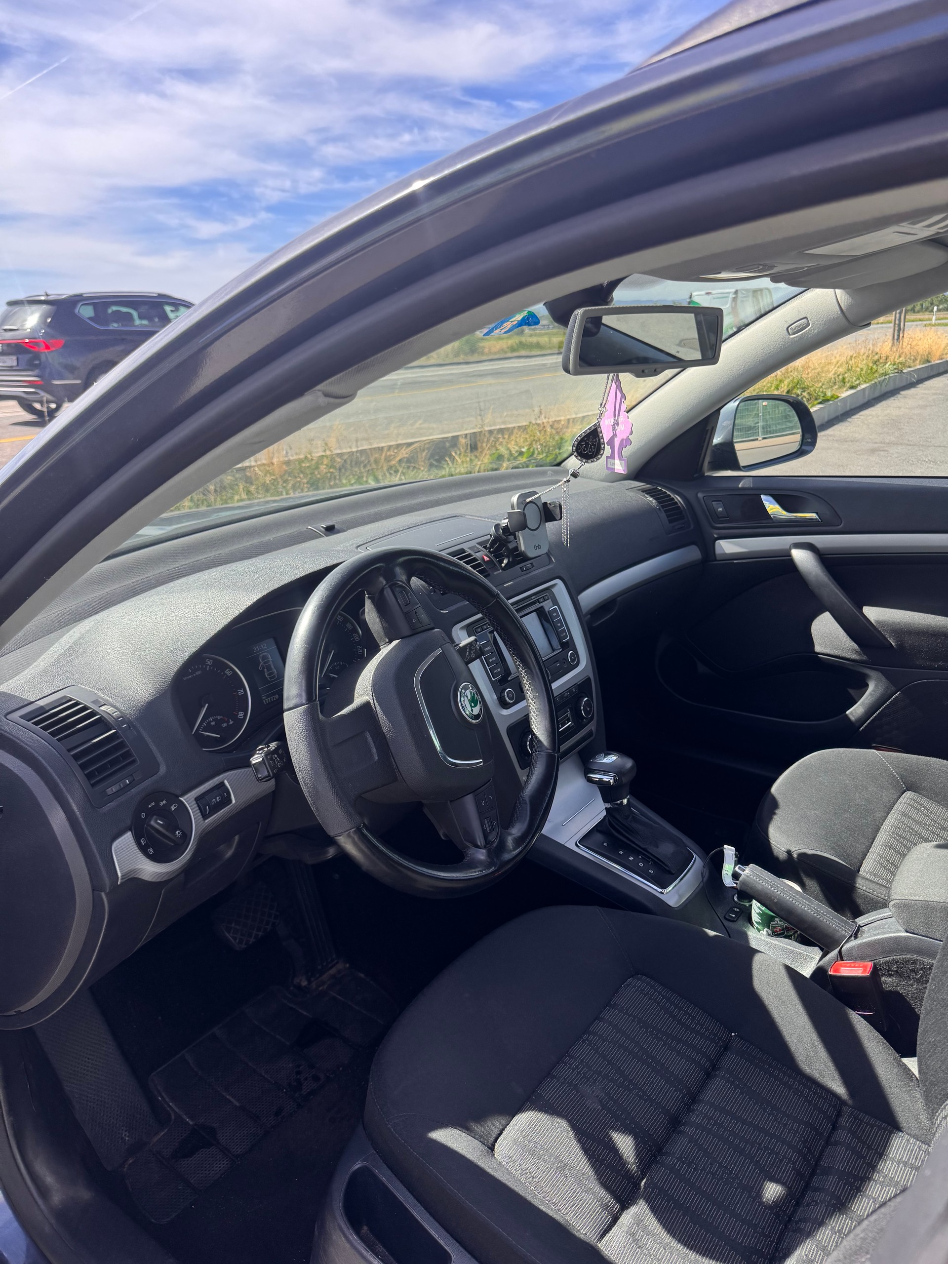 SKODA 1.6 TSI Elegance DSG-image-3