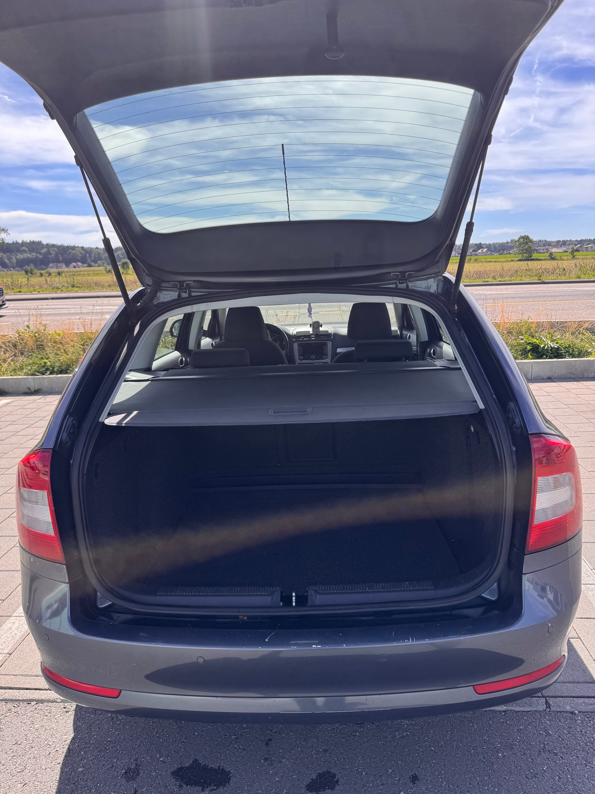 SKODA 1.6 TSI Elegance DSG-image-2