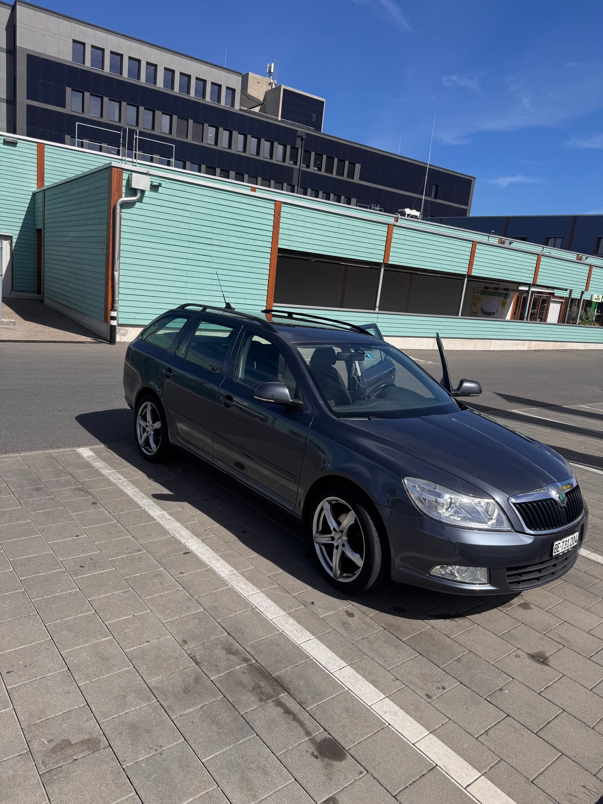 SKODA 1.6 TSI Elegance DSG-image-5