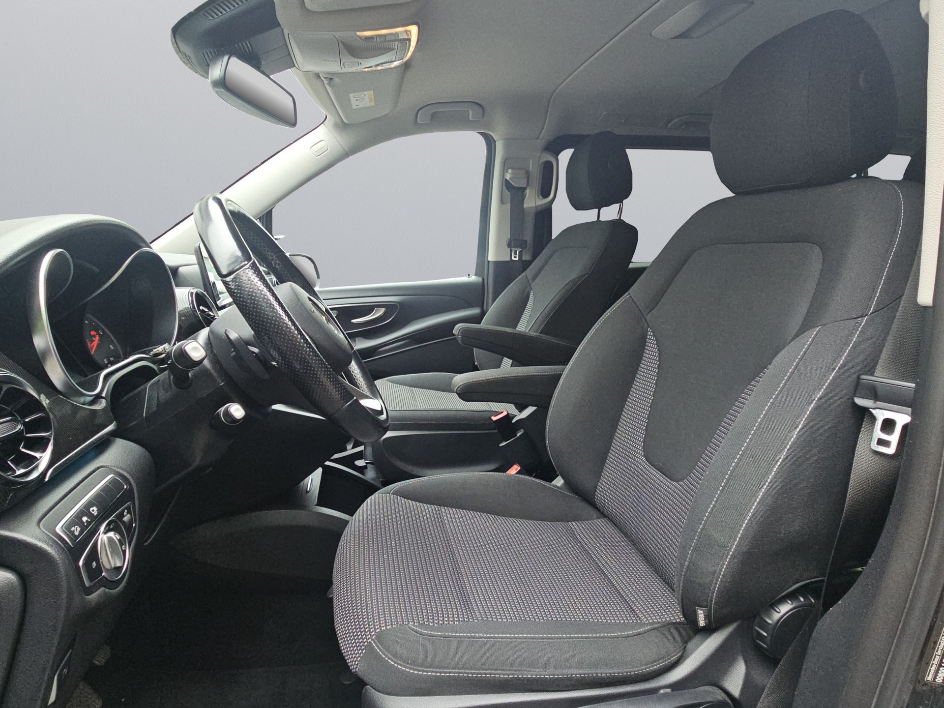 MERCEDES-BENZ V 250 d lang 4Matic 9G-Tronic-image-9
