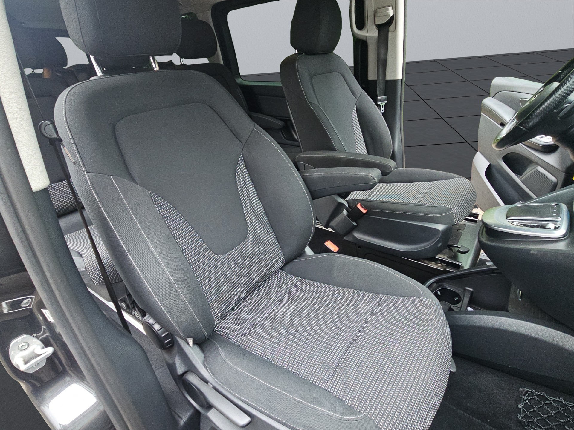 MERCEDES-BENZ V 250 d lang 4Matic 9G-Tronic-image-10