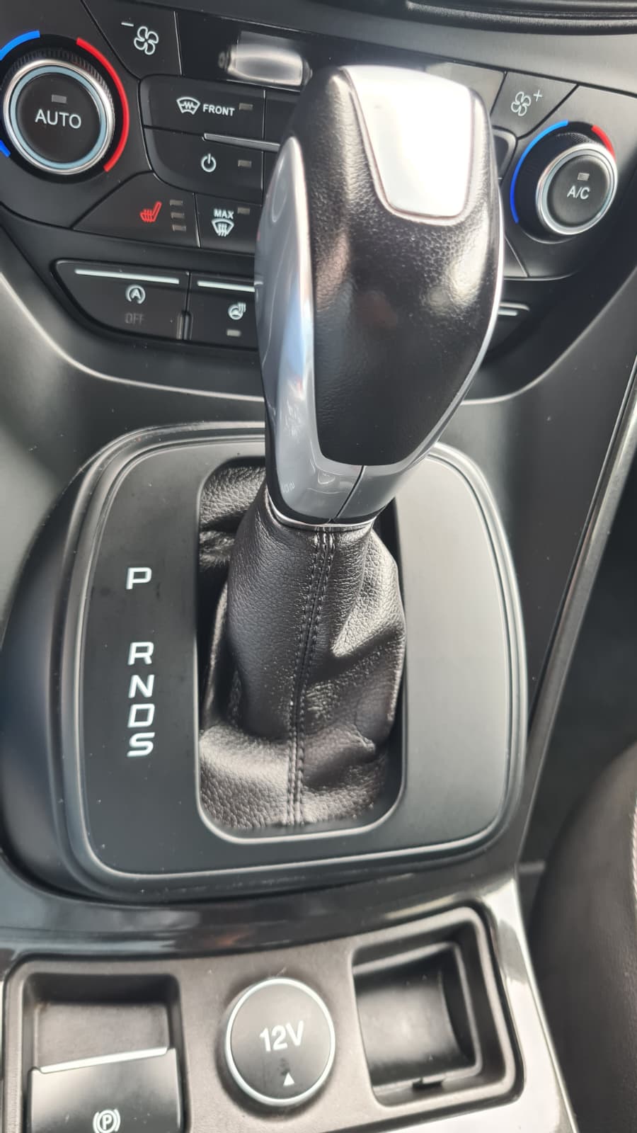 FORD Kuga 2.0 TDCi Titanium 4WD PowerShift ** Teil-Leder ** Gr-Navi ** RF-Kamera ** Abstandsregelsysteme ** Frisch Ab MFK & Service-image-13