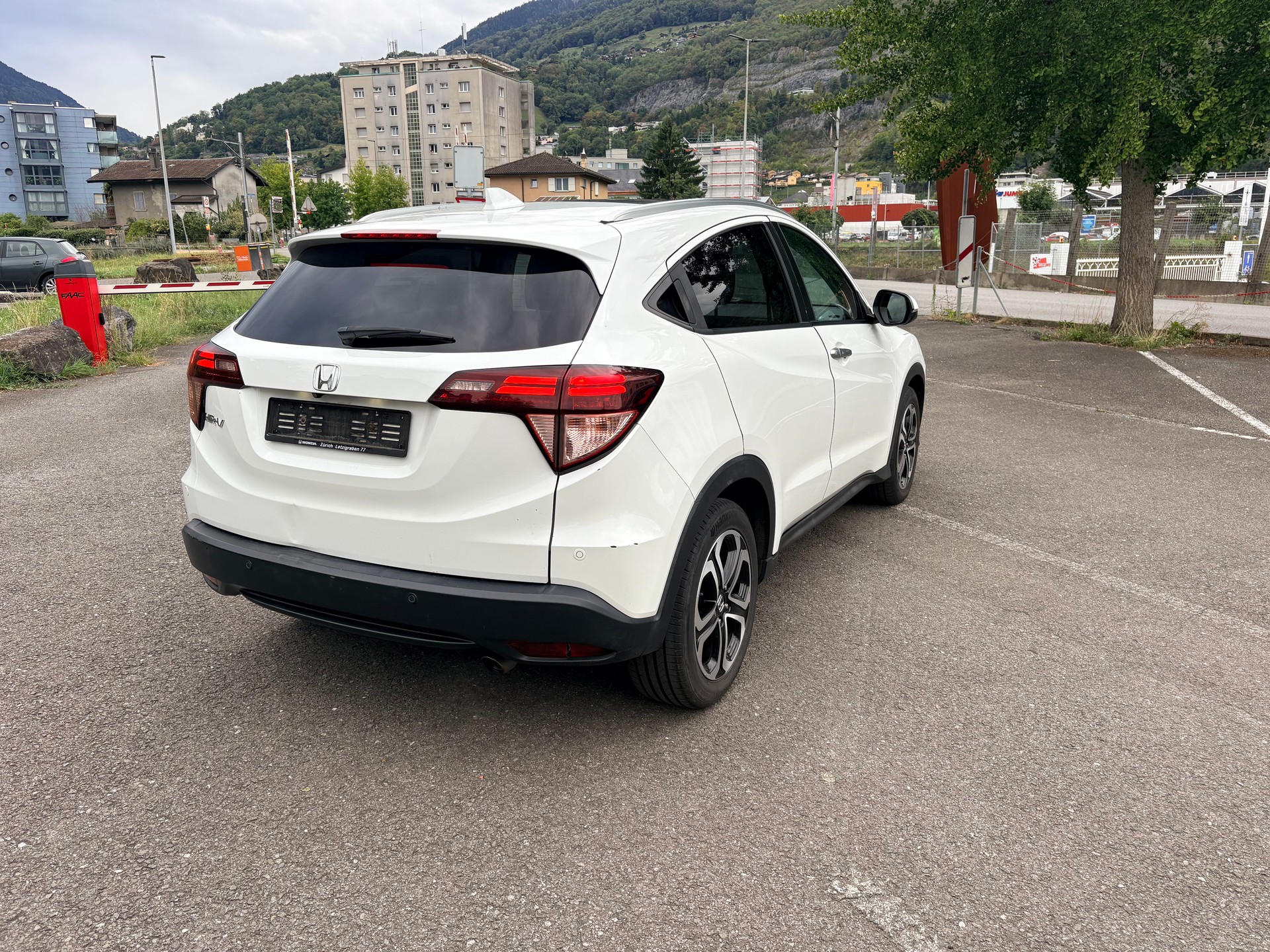 HONDA HR-V 1.5i-VTEC Executive CVT-image-2