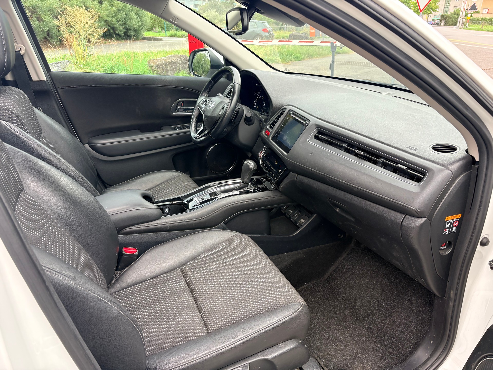 HONDA HR-V 1.5i-VTEC Executive CVT-image-6