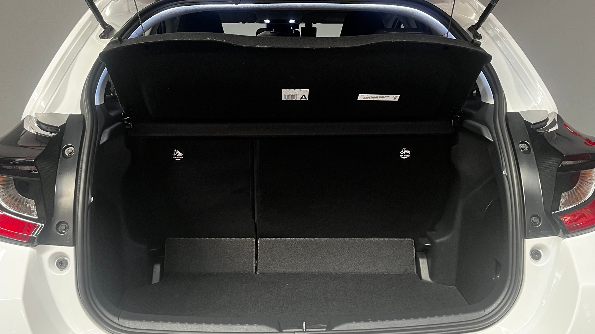 TOYOTA Yaris 1.5 Comfort e-CVT-image-9