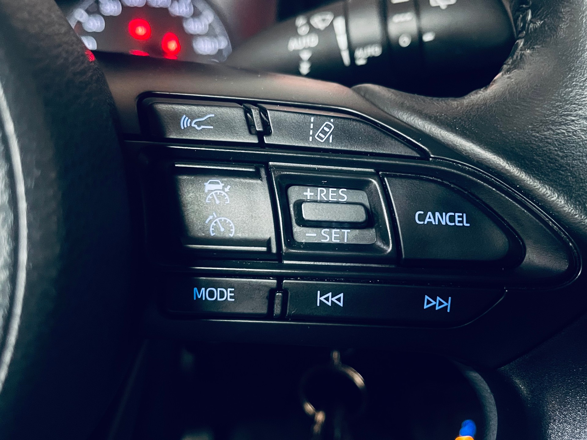 TOYOTA Yaris 1.5 Comfort e-CVT-image-22