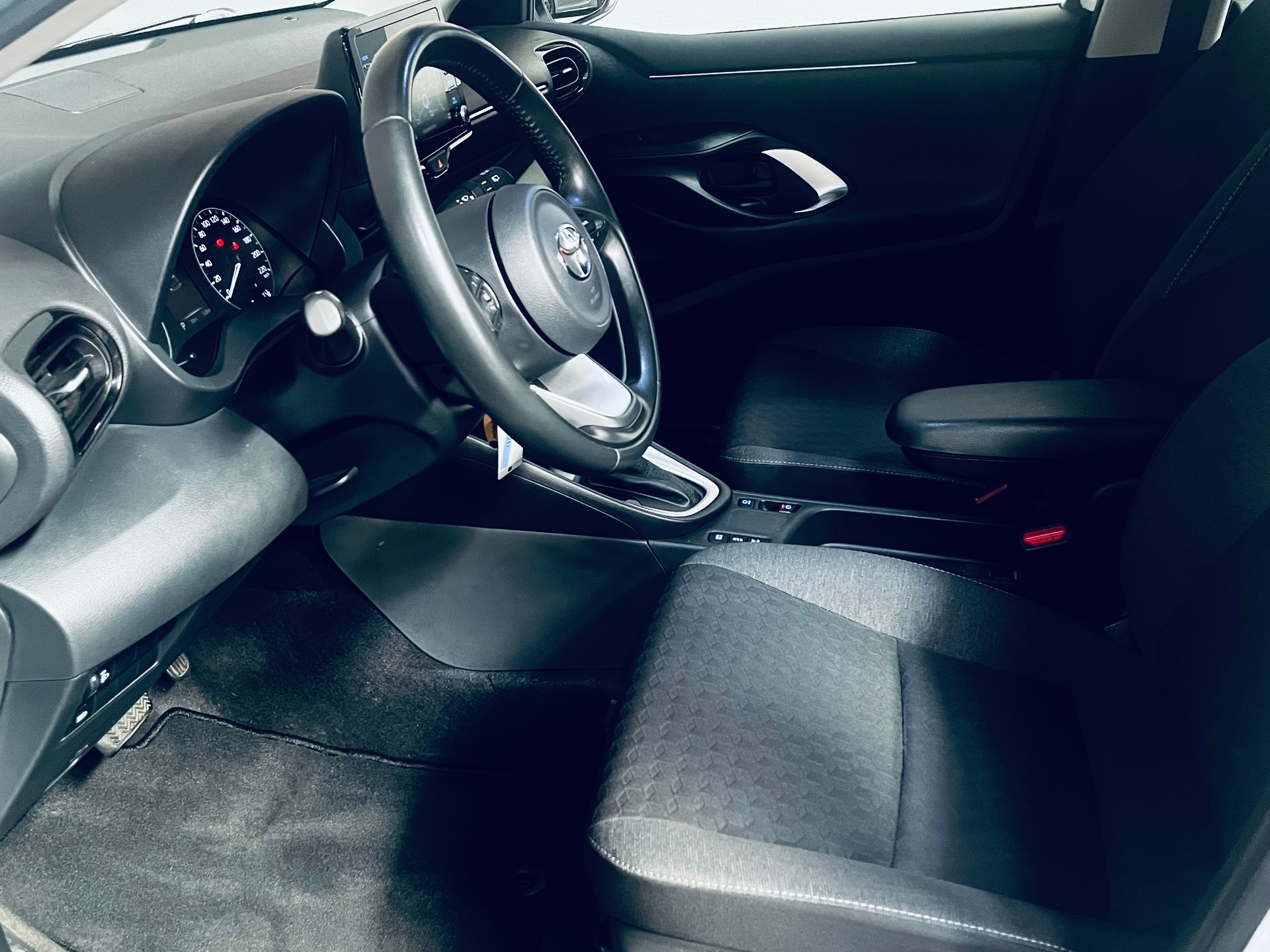 TOYOTA Yaris 1.5 Comfort e-CVT-image-11