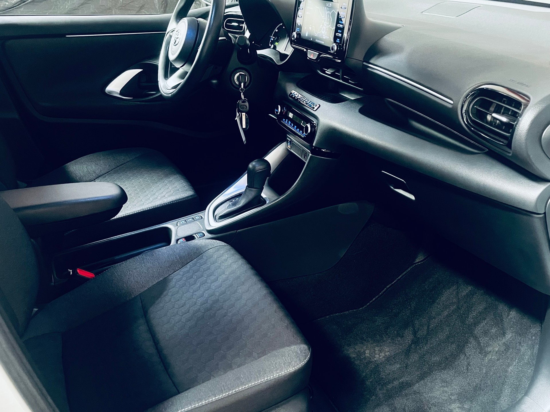 TOYOTA Yaris 1.5 Comfort e-CVT-image-13