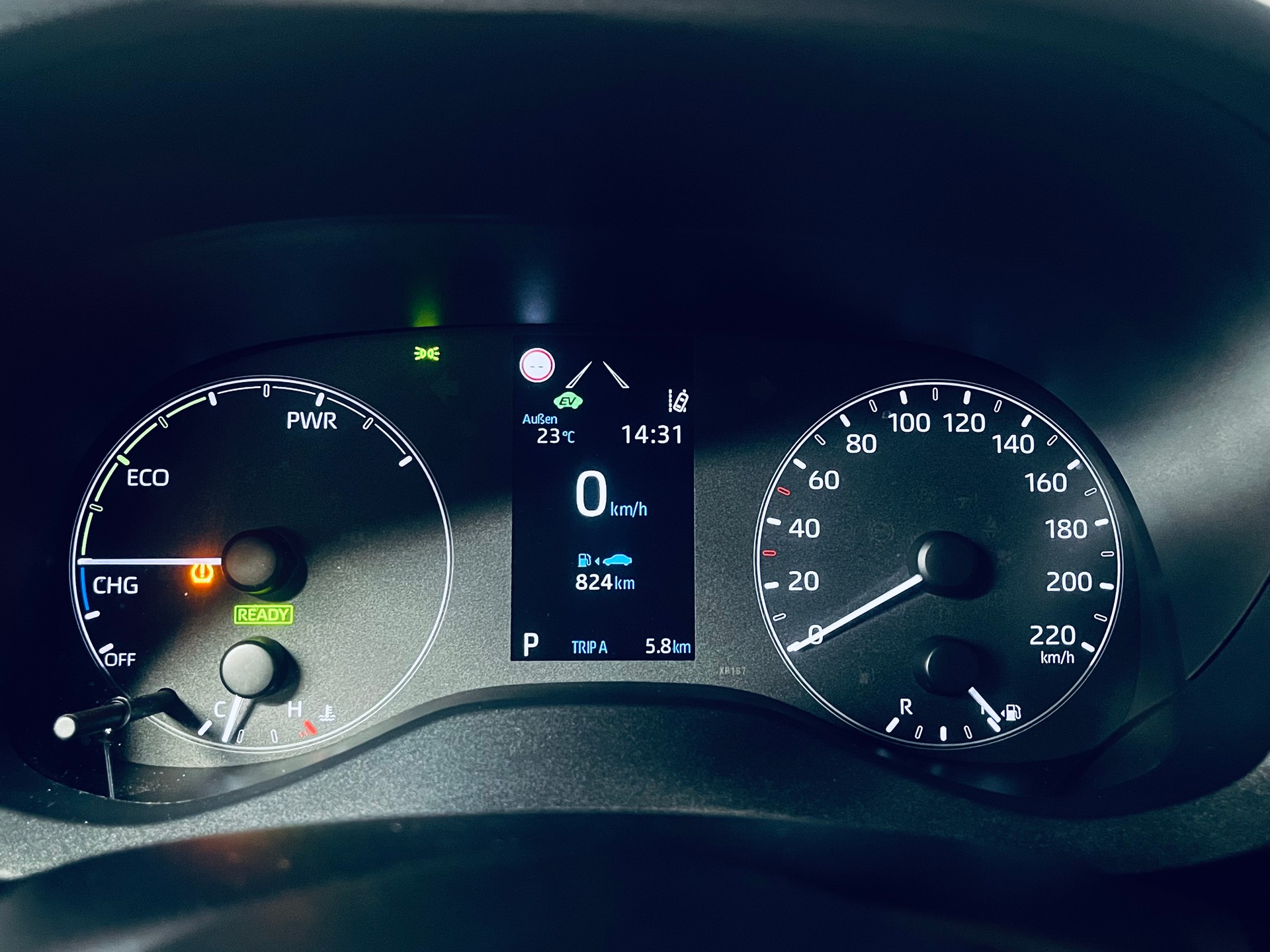 TOYOTA Yaris 1.5 Comfort e-CVT-image-16