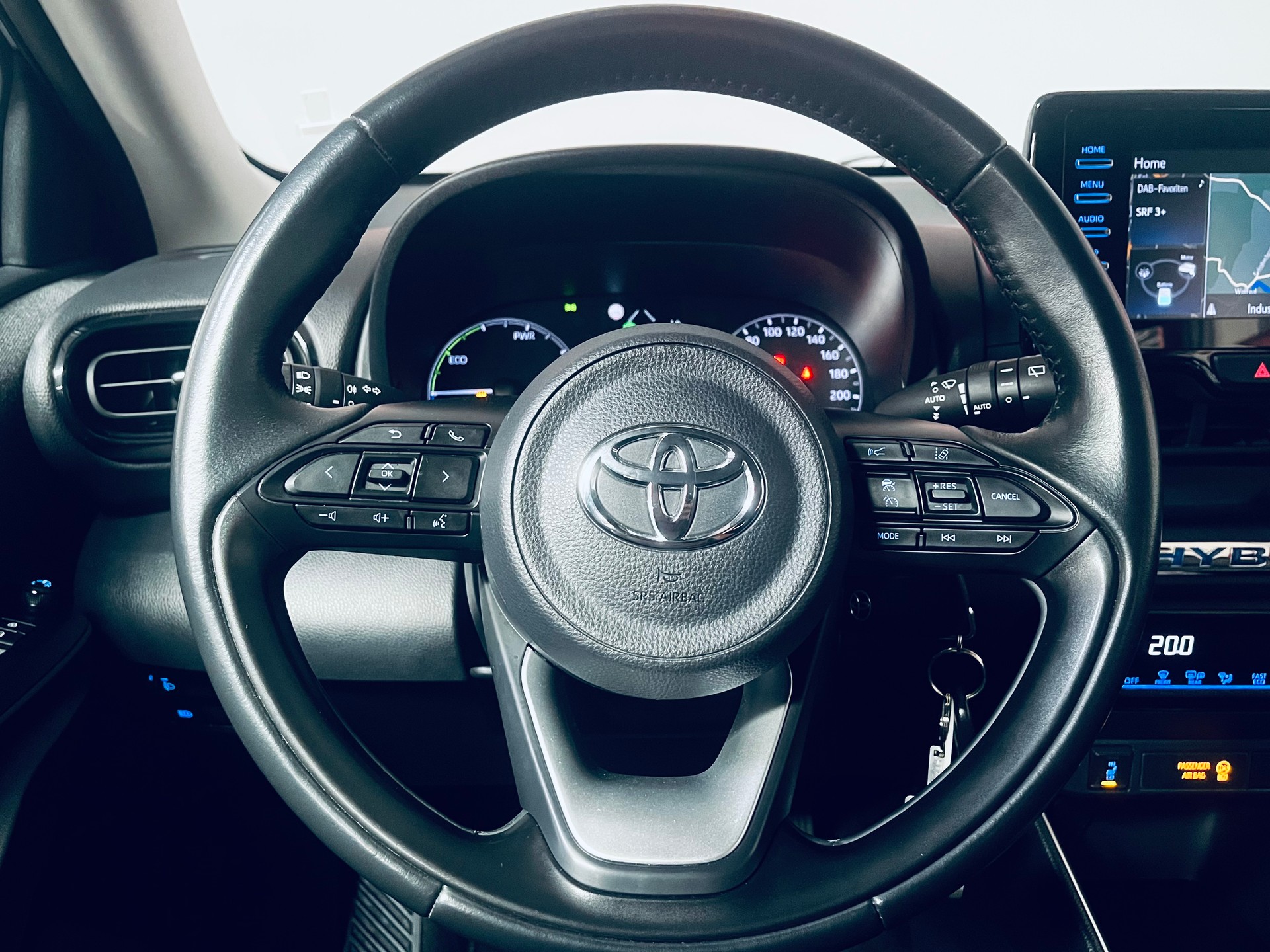 TOYOTA Yaris 1.5 Comfort e-CVT-image-17