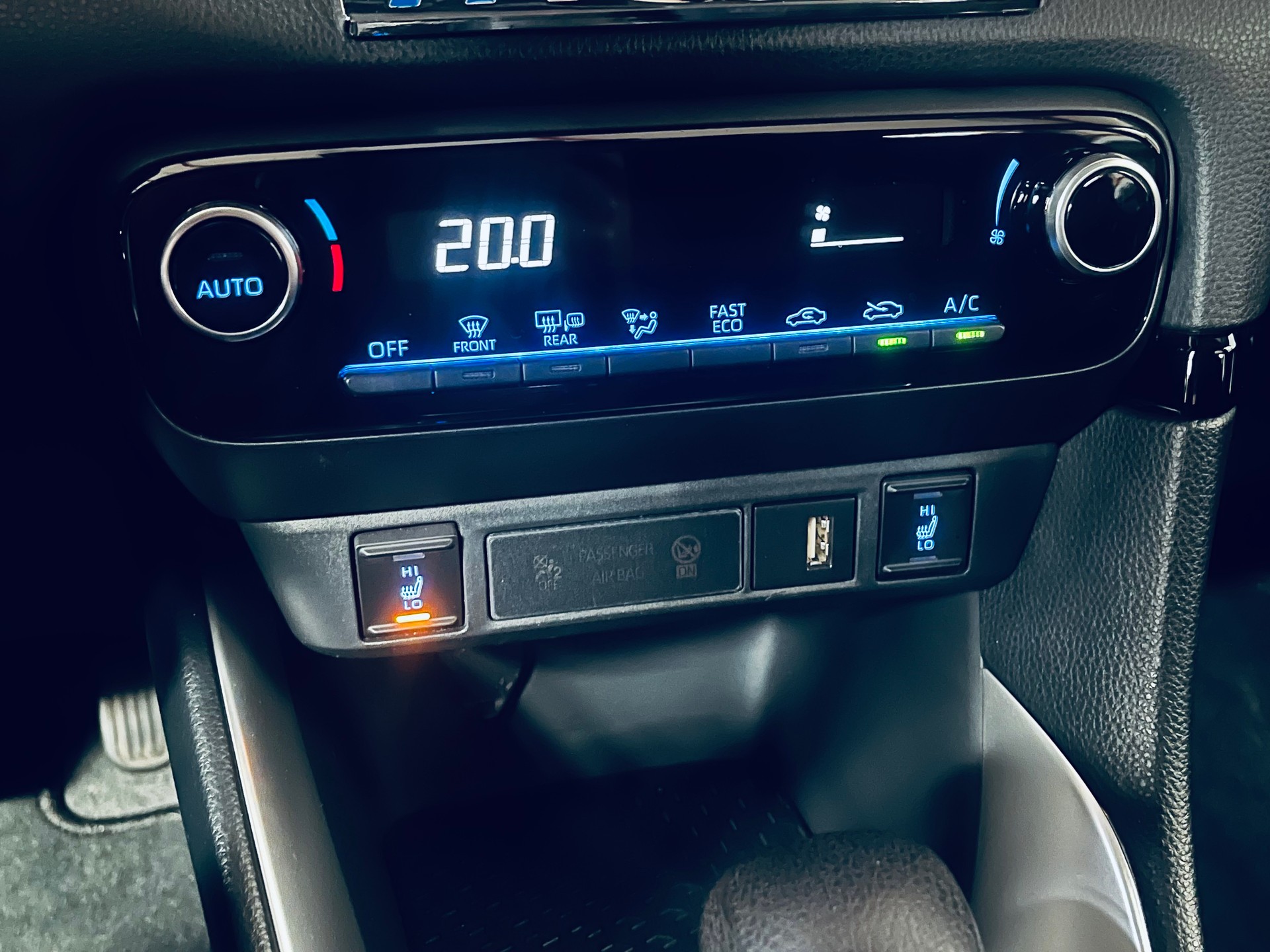 TOYOTA Yaris 1.5 Comfort e-CVT-image-20