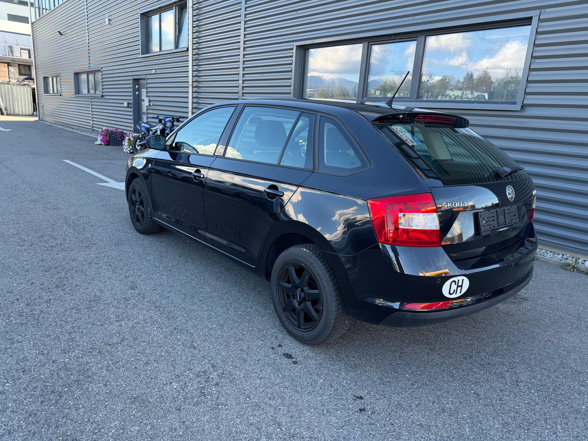 SKODA Rapid Spaceback 1.4 TSI Ambition DSG-image-5