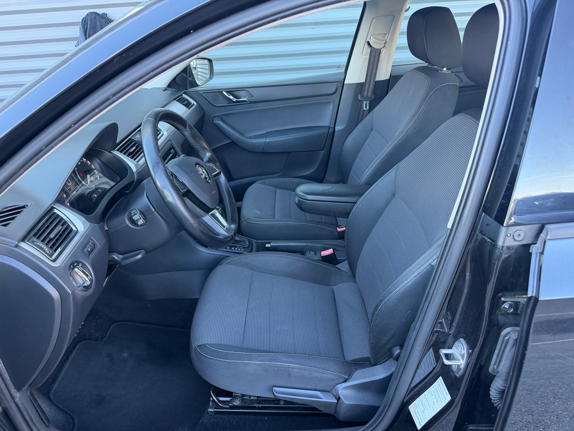 SKODA Rapid Spaceback 1.4 TSI Ambition DSG-image-9