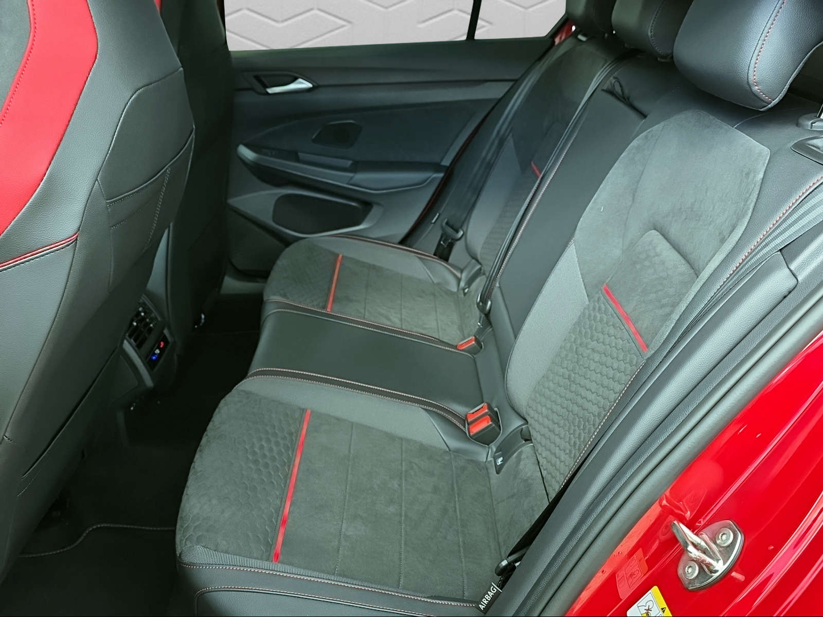VW Golf 2.0 TSI GTI Clubsport DSG-image-12