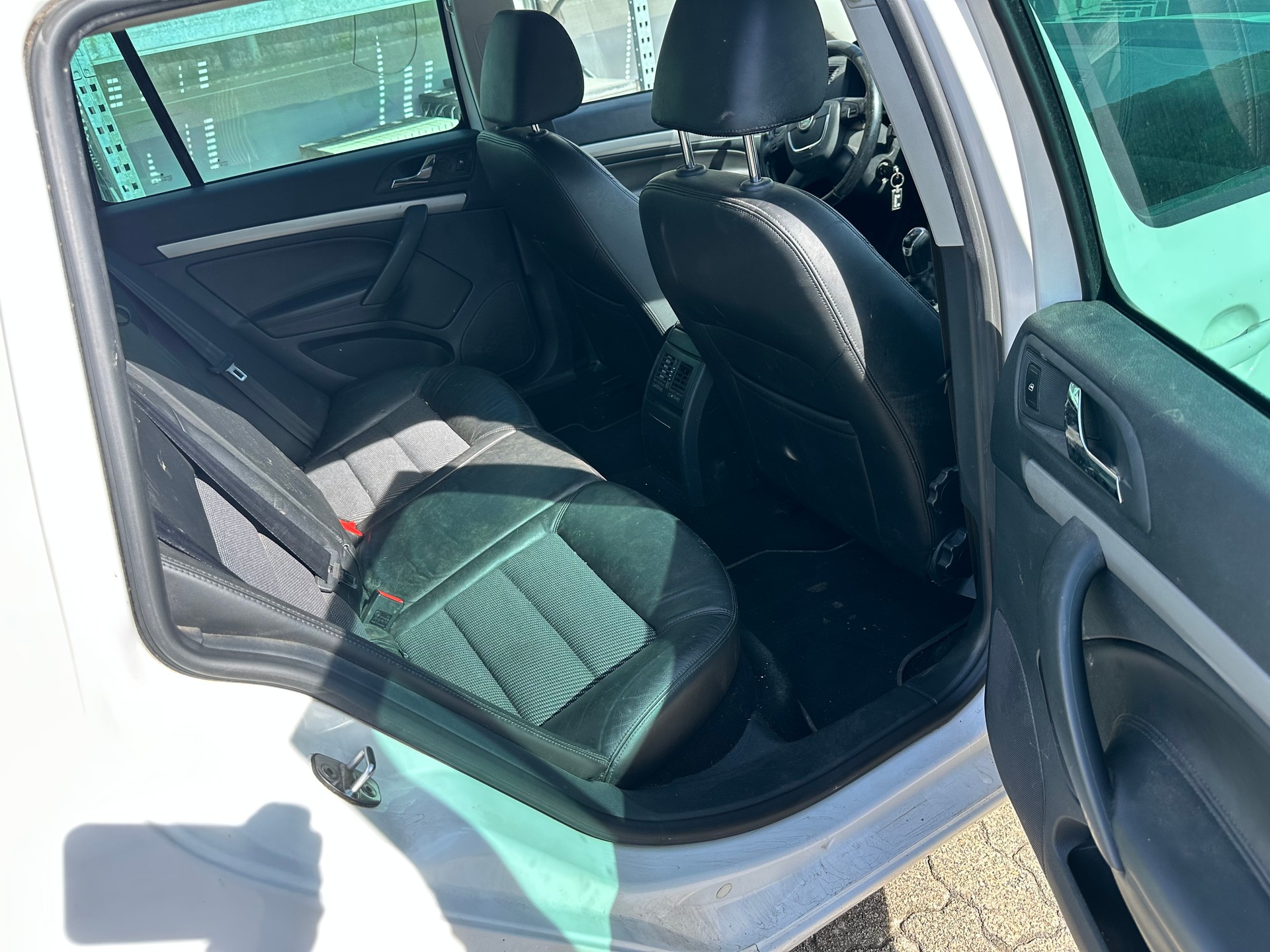SKODA Octavia Combi 2.0 TDI Family-image-10