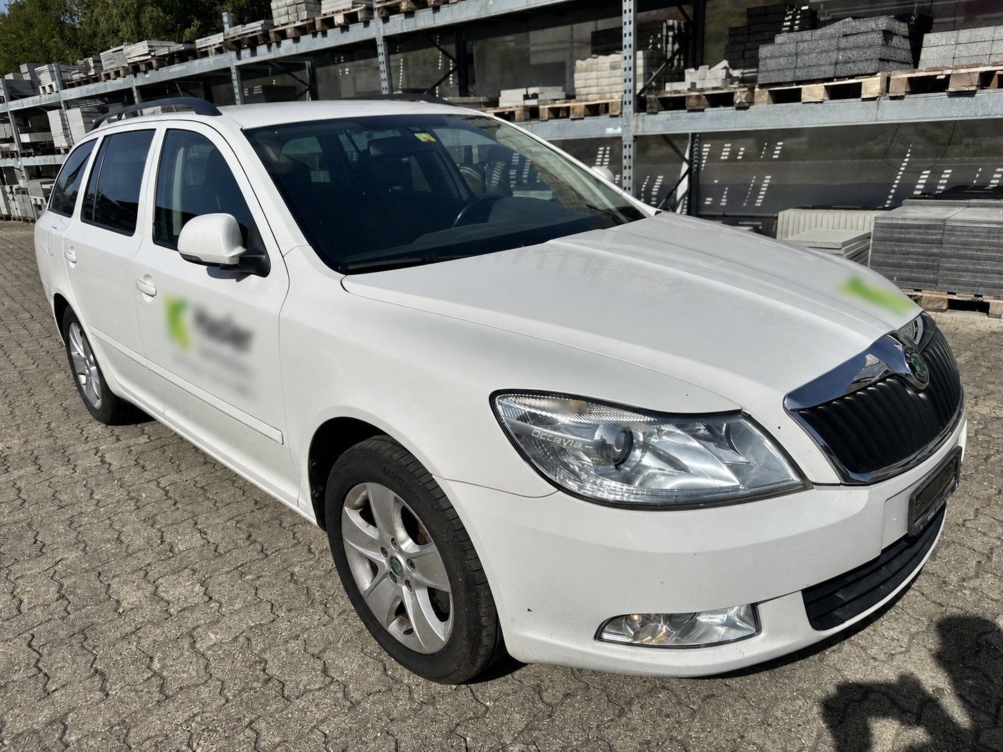 SKODA Octavia Combi 2.0 TDI Family-image-0