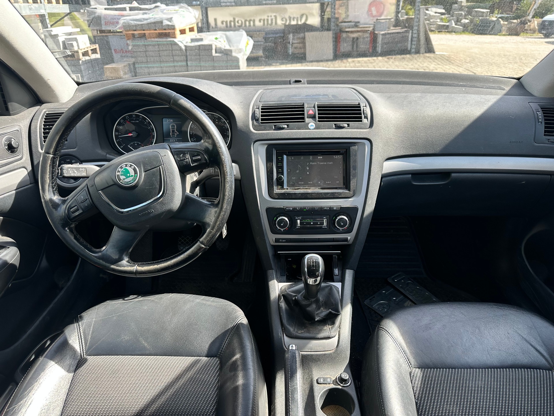 SKODA Octavia Combi 2.0 TDI Family-image-7