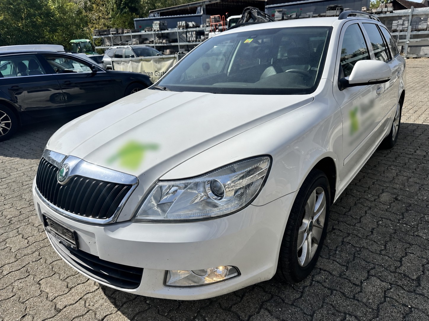 SKODA Octavia Combi 2.0 TDI Family-image-1
