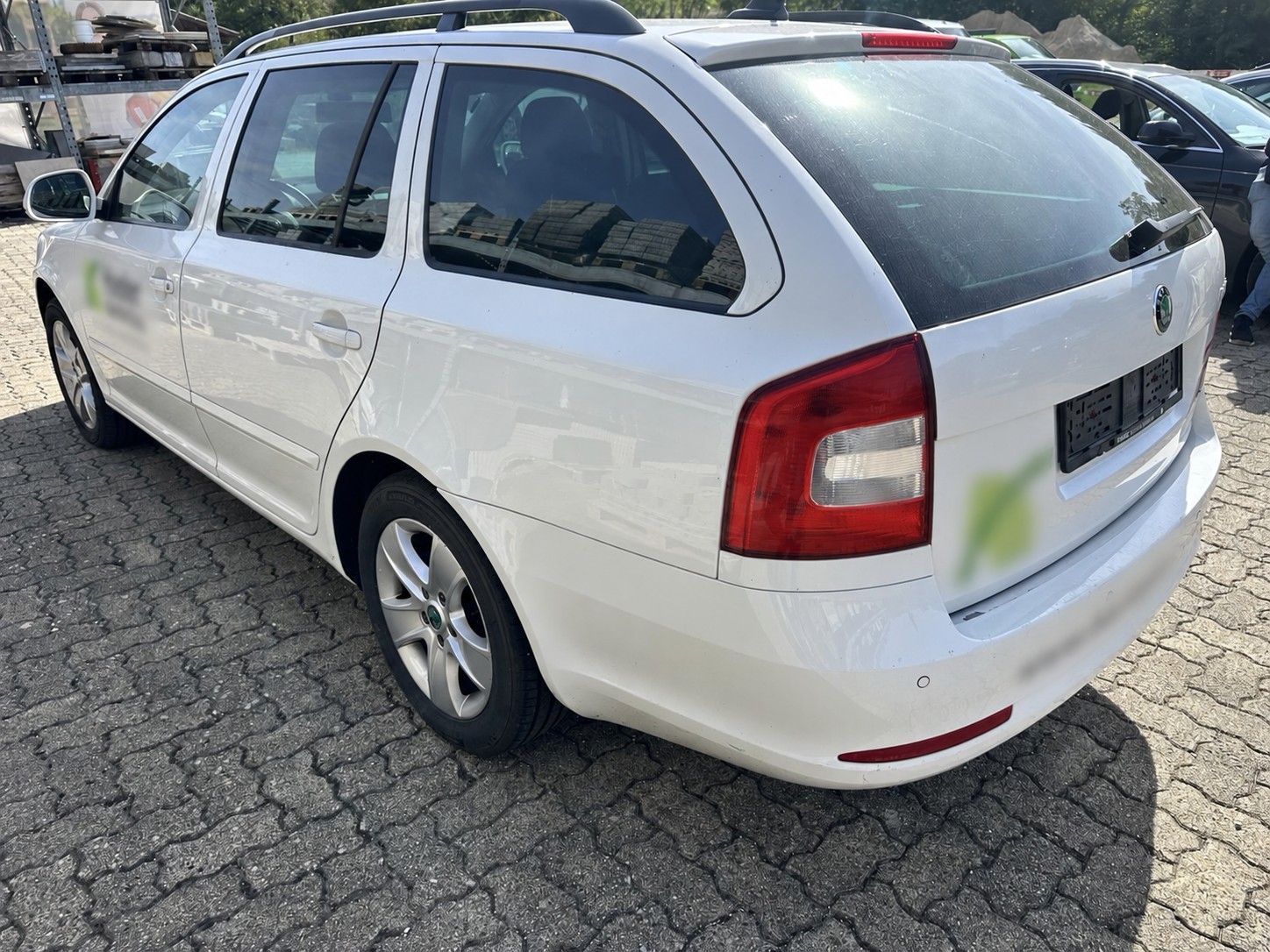 SKODA Octavia Combi 2.0 TDI Family-image-2