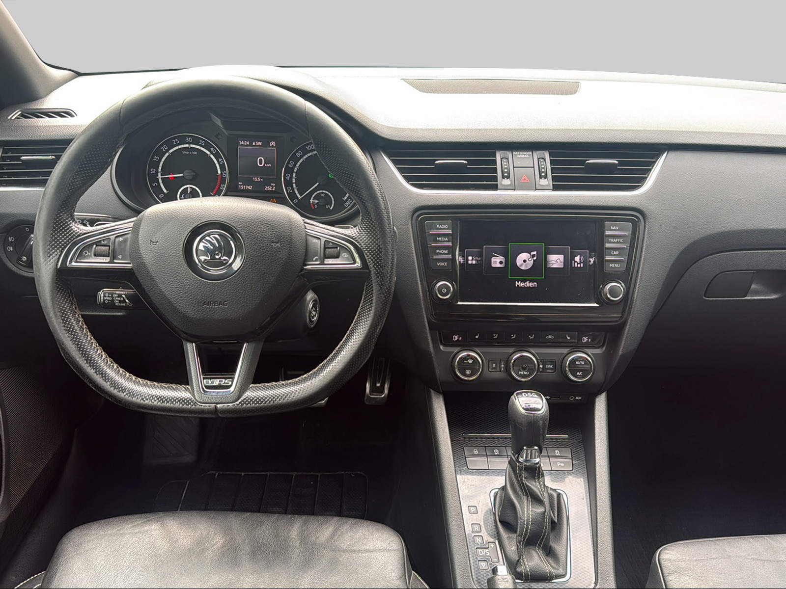 SKODA Octavia Combi 2.0 TDI RS 4x4 DSG-image-9