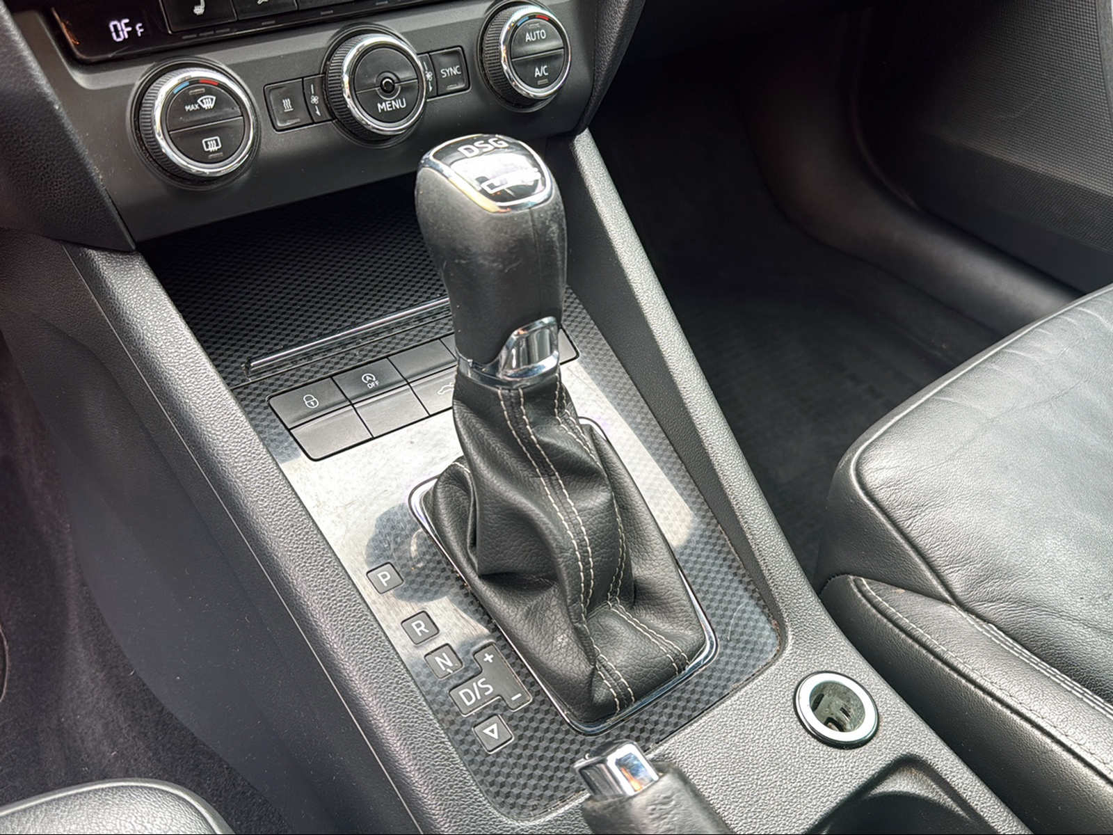SKODA Octavia Combi 2.0 TDI RS 4x4 DSG-image-14