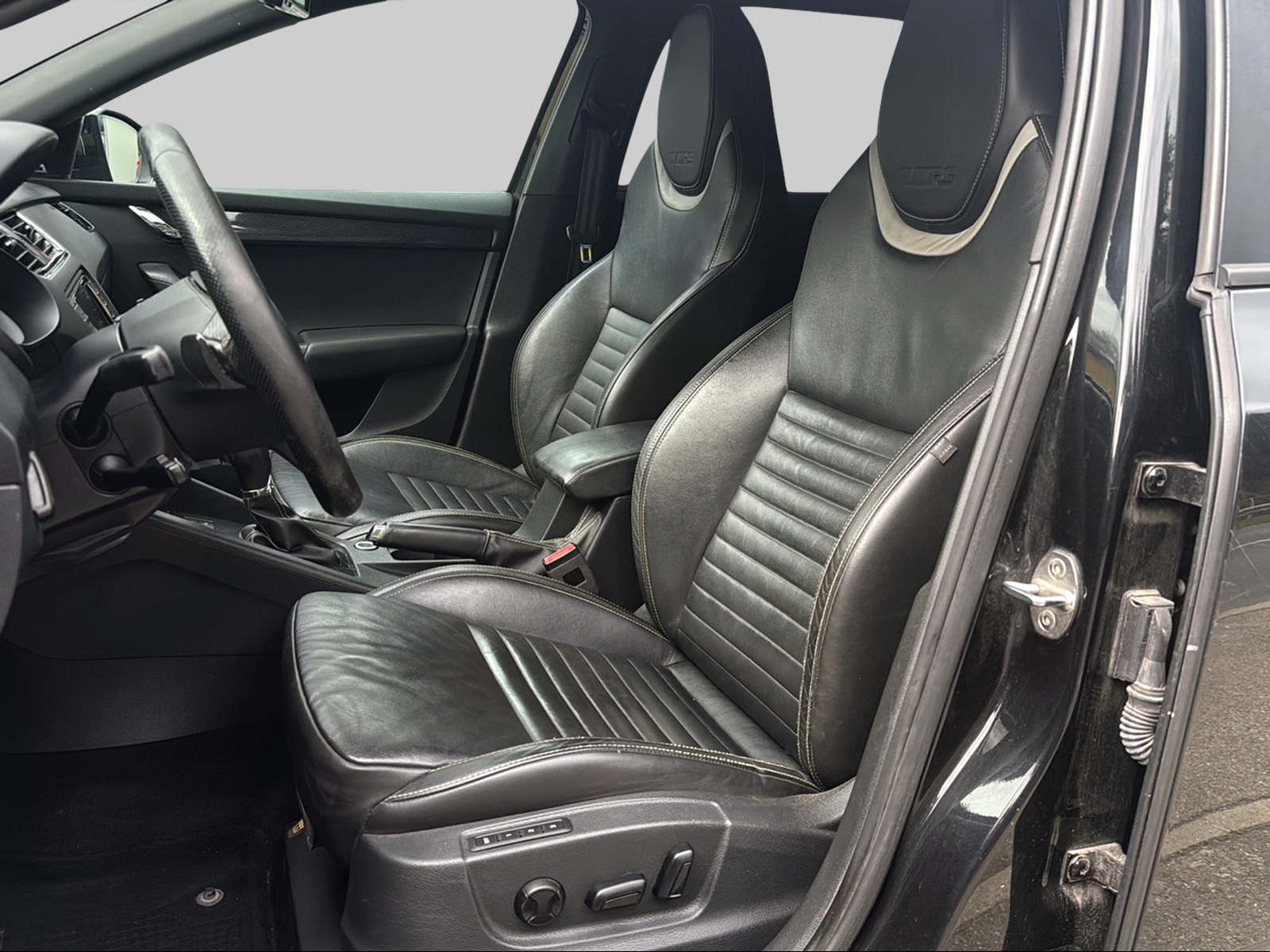 SKODA Octavia Combi 2.0 TDI RS 4x4 DSG-image-6