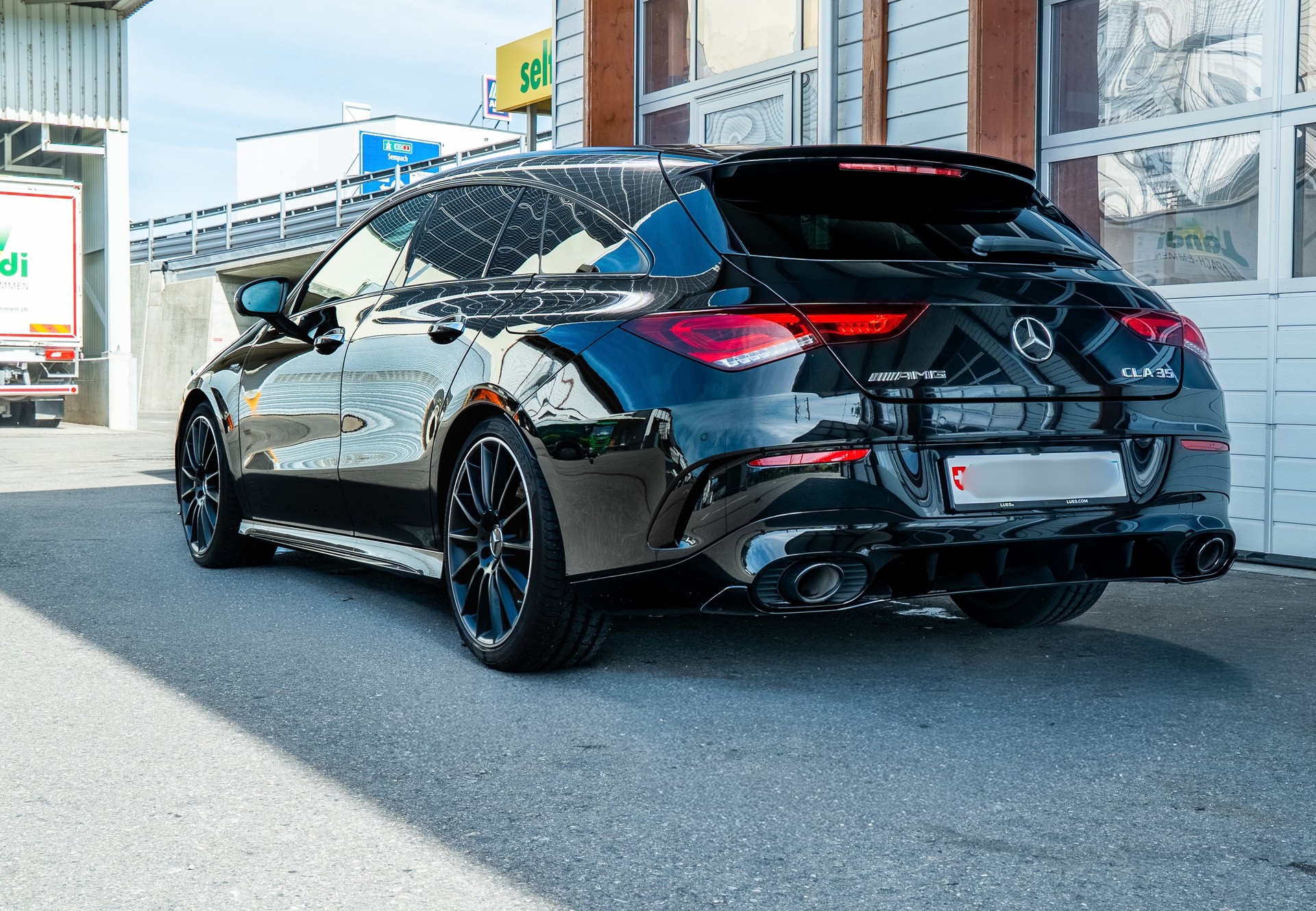 MERCEDES-BENZ CLA 35 AMG 4matic-image-4