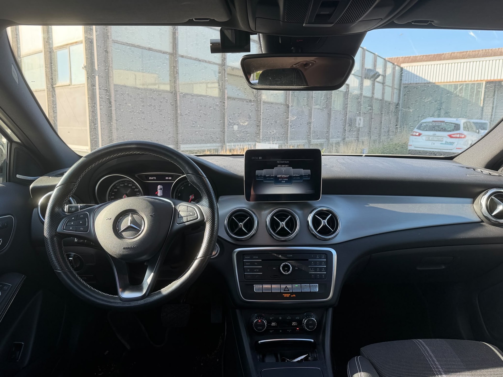 MERCEDES-BENZ GLA 200 Urban-image-10