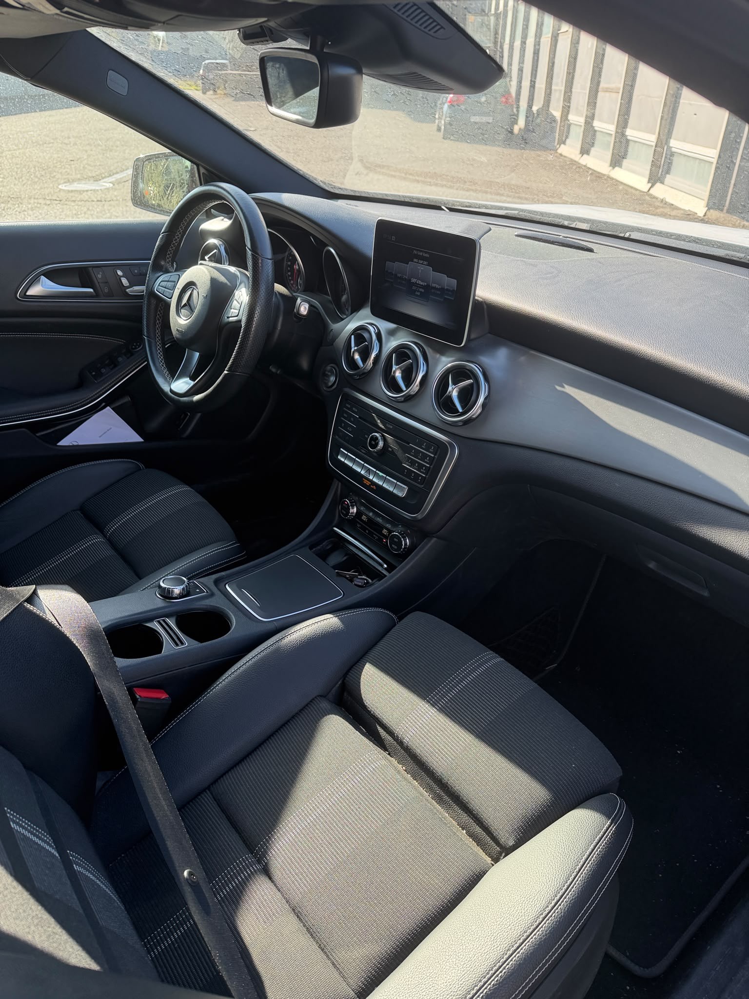 MERCEDES-BENZ GLA 200 Urban-image-8
