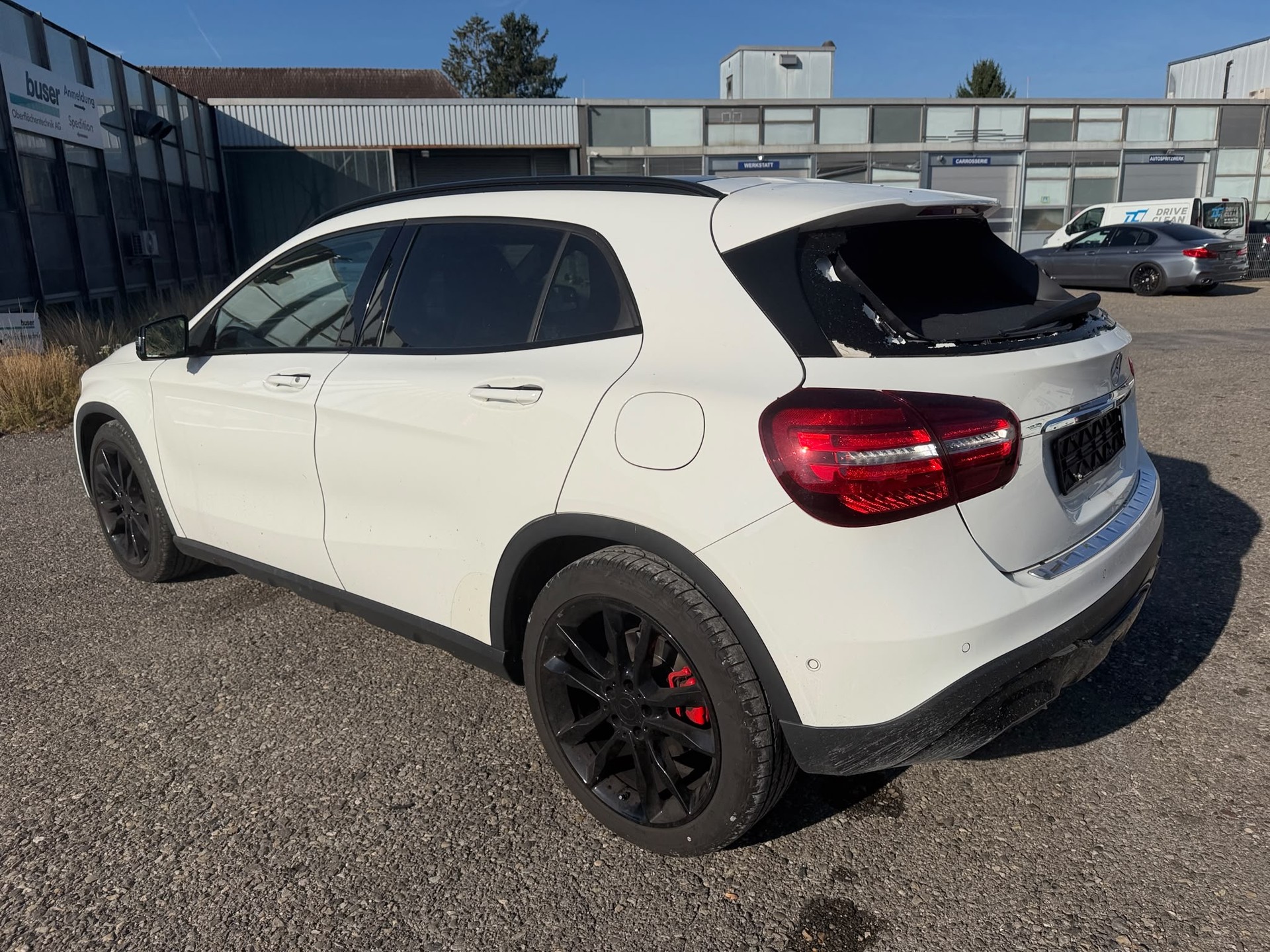MERCEDES-BENZ GLA 200 Urban-image-4