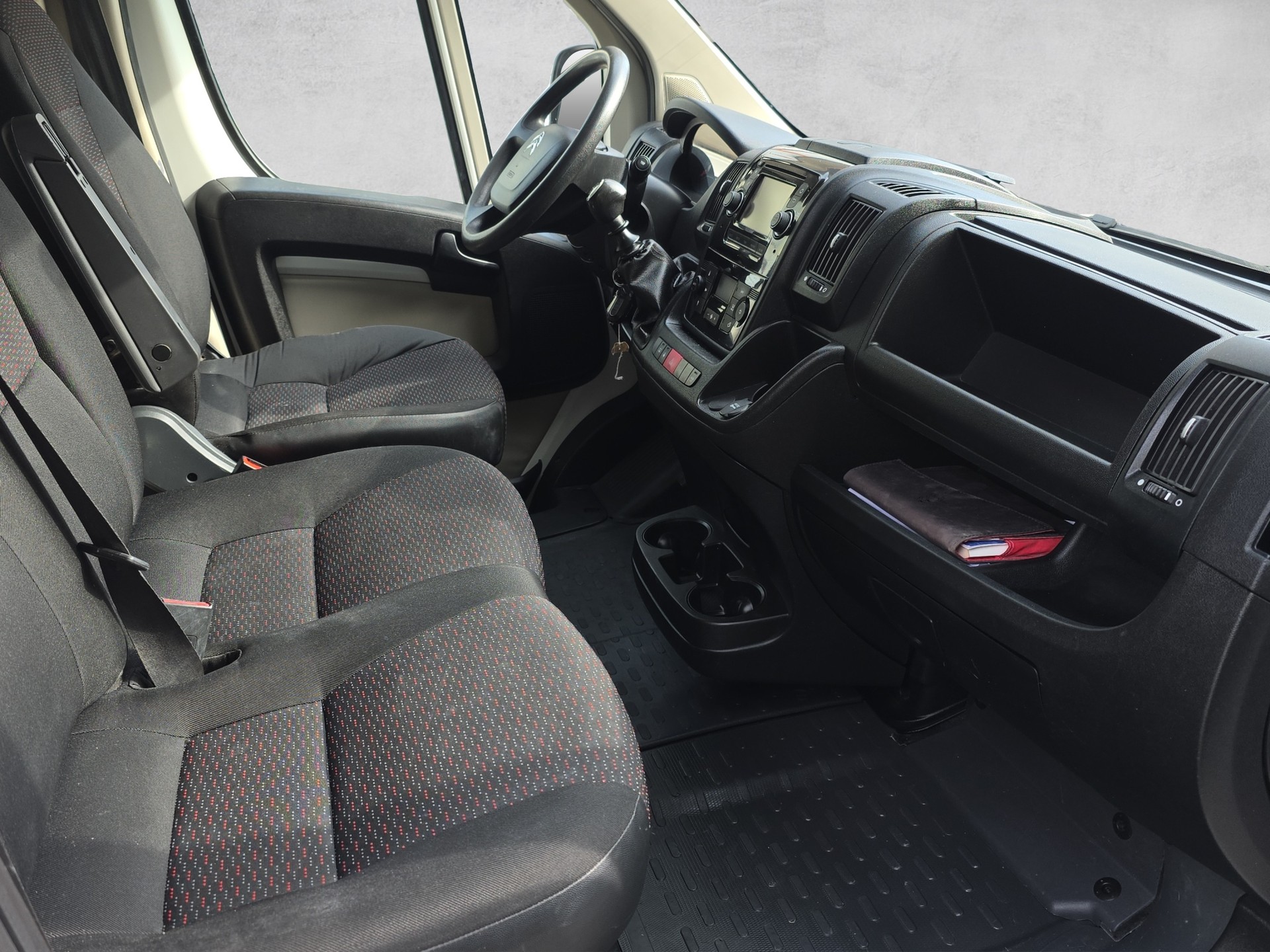 CITROEN Jumper 30 2.0 BlueHDi 130 S&S Confort L1H1-image-5