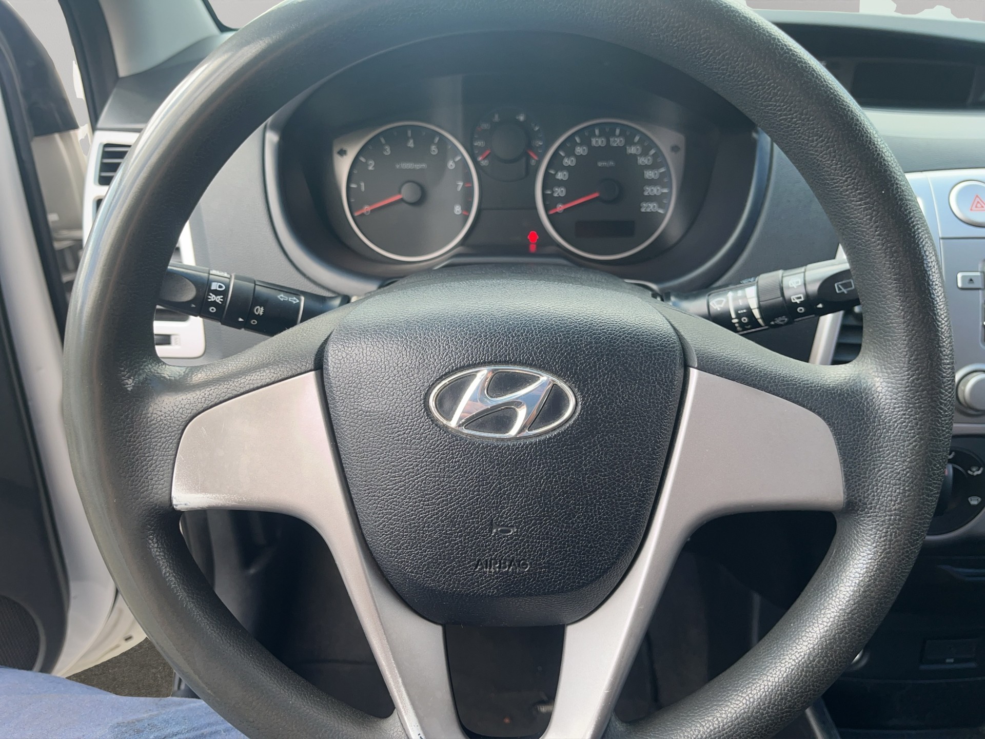 HYUNDAI i20 1.2 Comfort-image-9